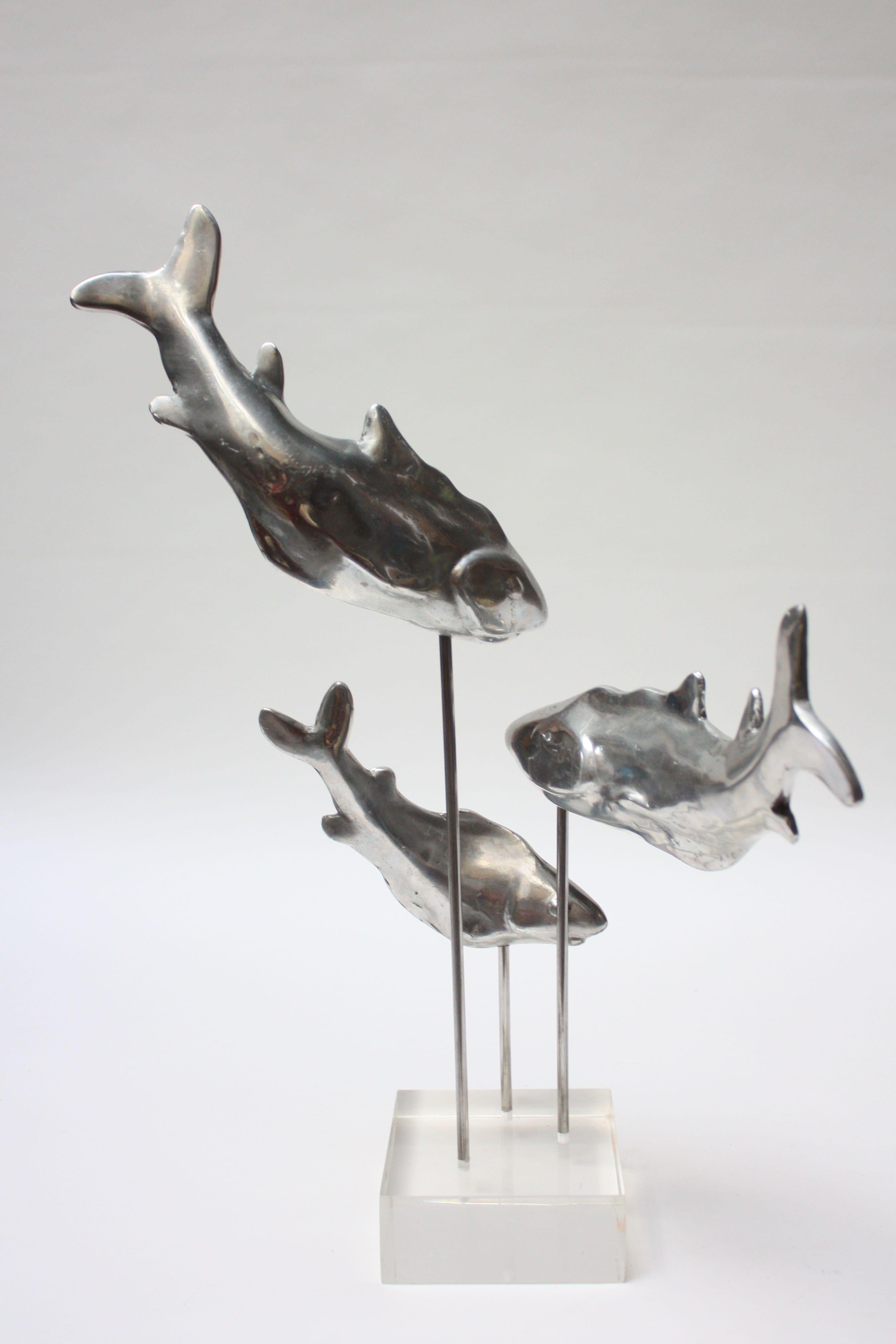 Aluminium- und Lucite-Skulptur einer Reihe von Sharks (Moderne der Mitte des Jahrhunderts) im Angebot