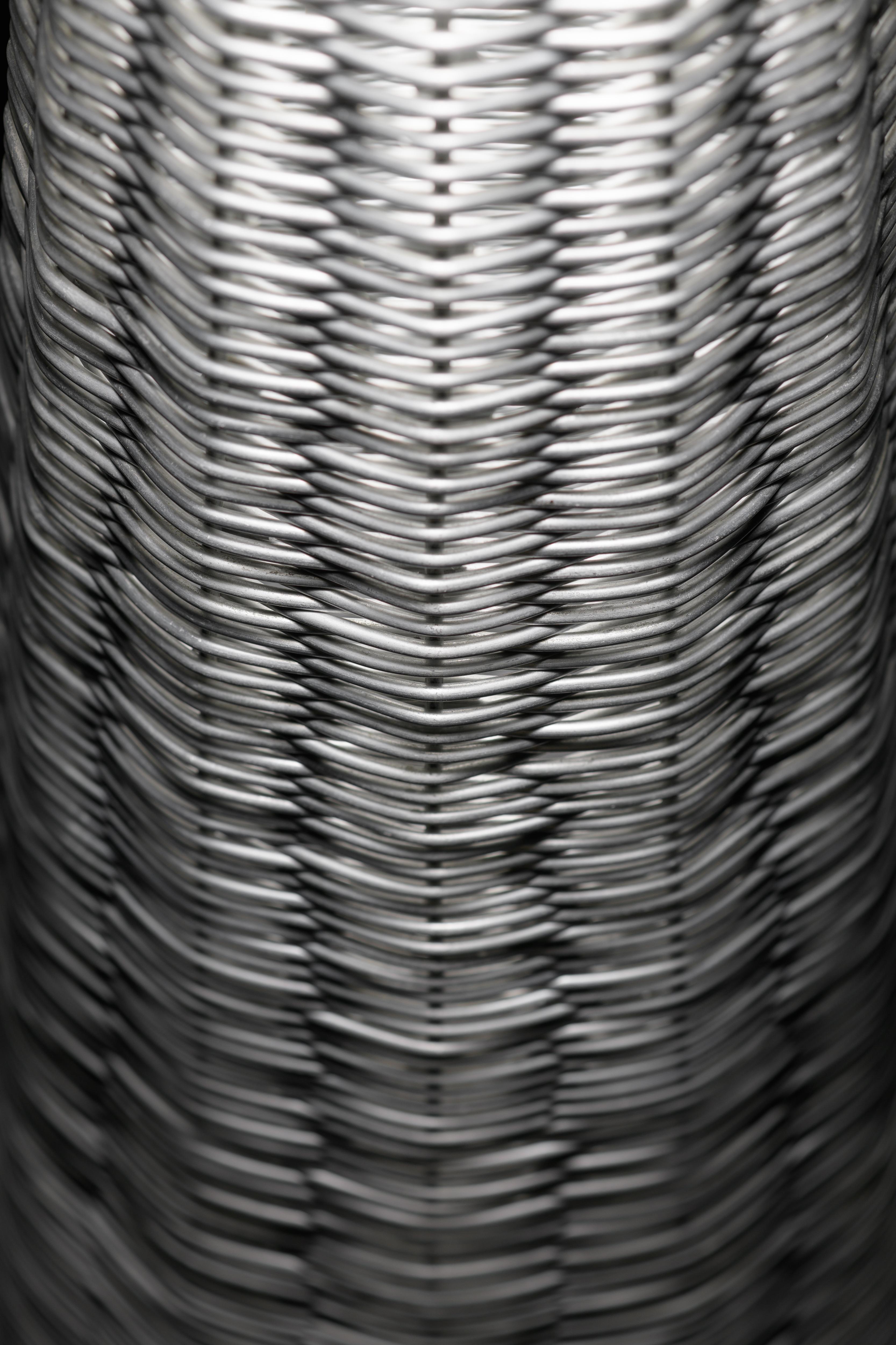 Lámpara de pie decorativa de aluminio y espejo Hay by PANOPTIKUM COLLECTIONS en Nuevo estado para la venta en Geneve, CH