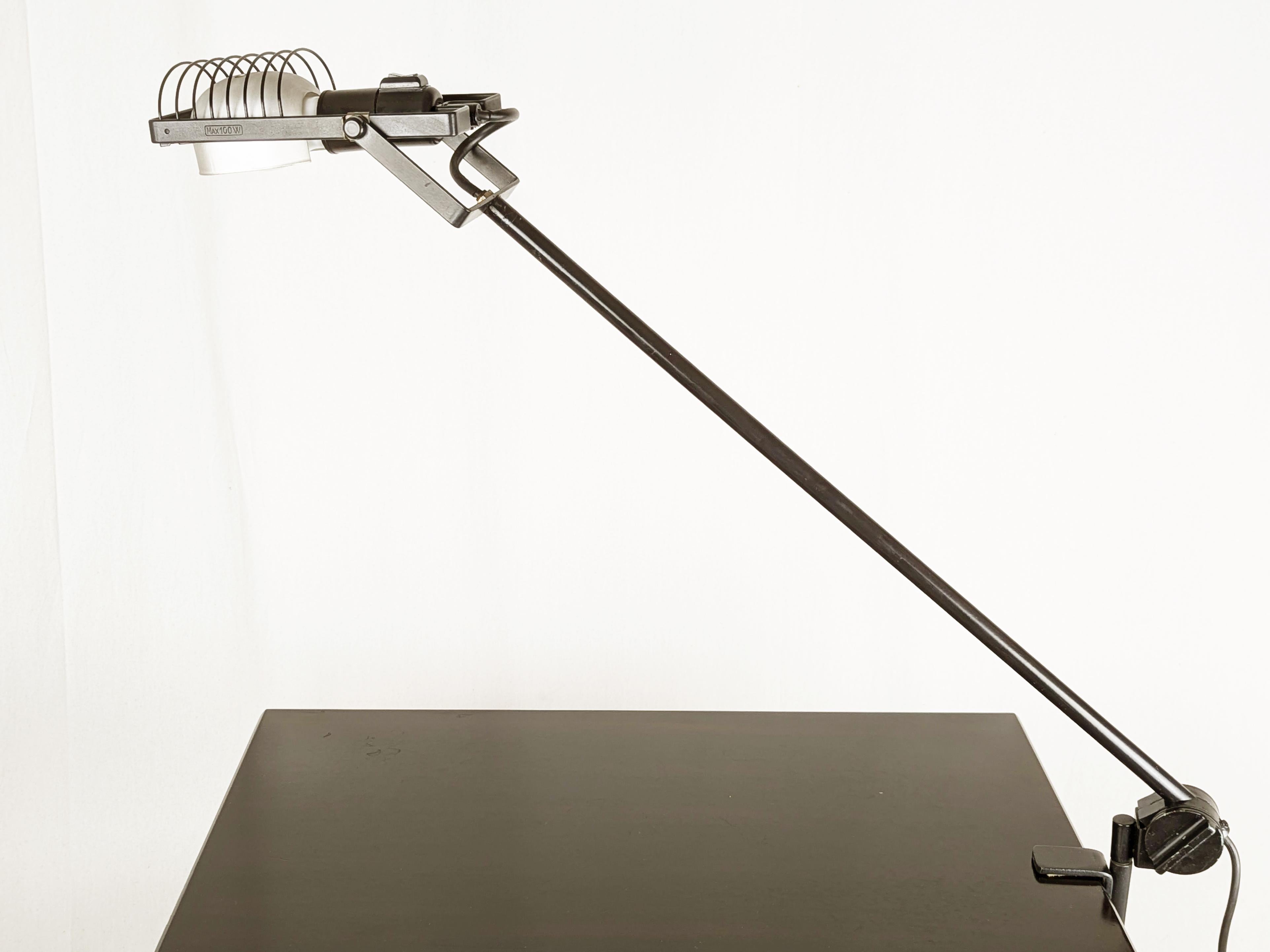 Aluminum & Black Metal Sintesi Table Lamp by Ernesto Gismondi for Artemide, 1970 For Sale 5