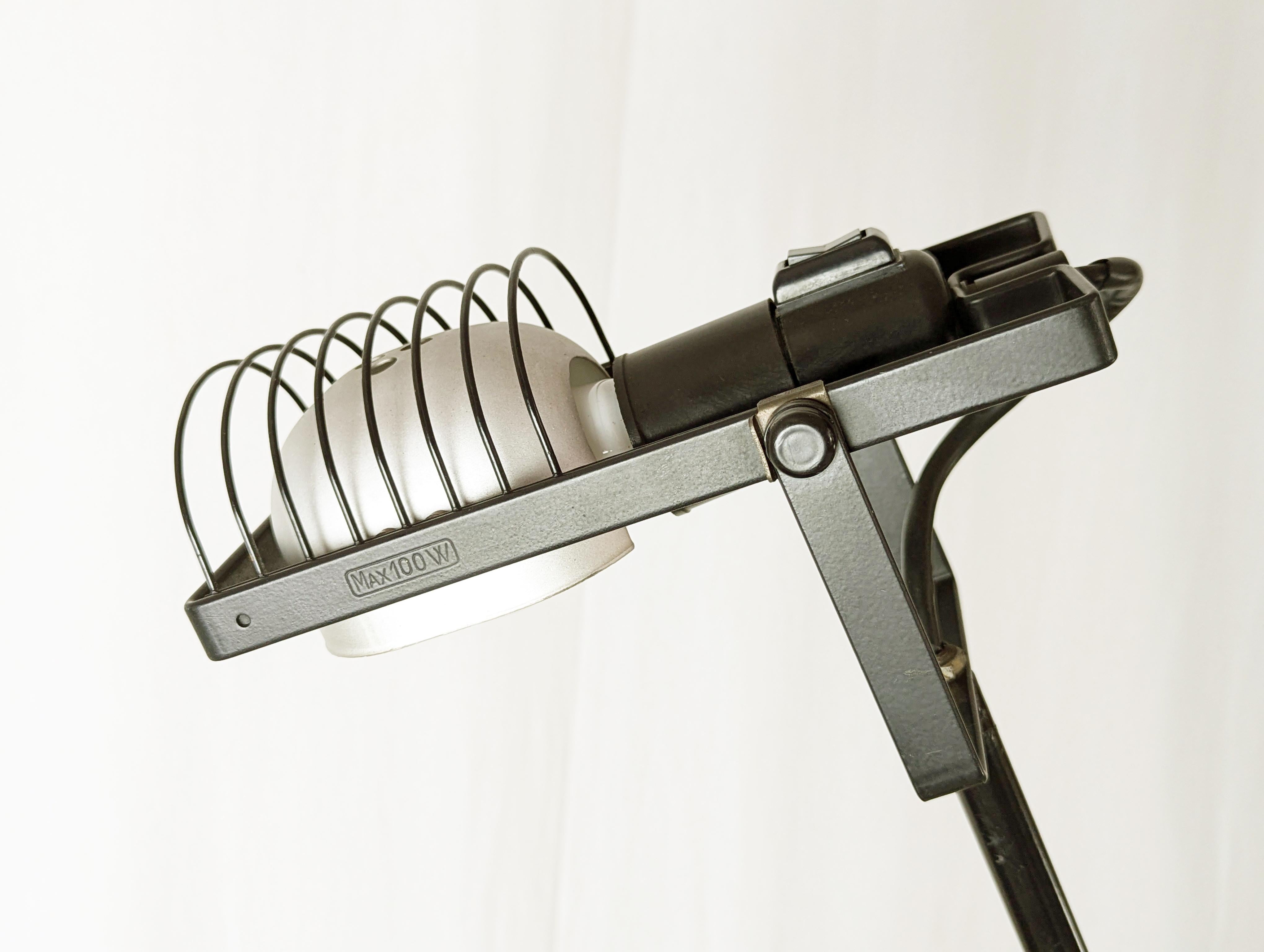 Painted Aluminum & Black Metal Sintesi Table Lamp by Ernesto Gismondi for Artemide, 1970 For Sale