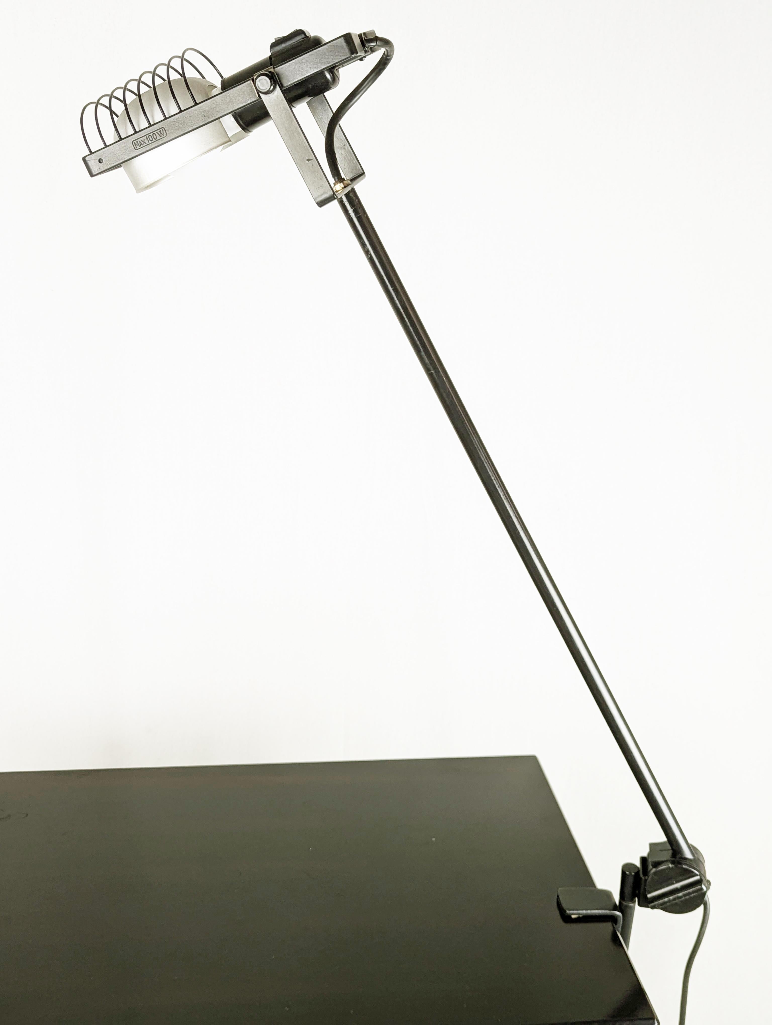 Aluminum & Black Metal Sintesi Table Lamp by Ernesto Gismondi for Artemide, 1970 For Sale 1