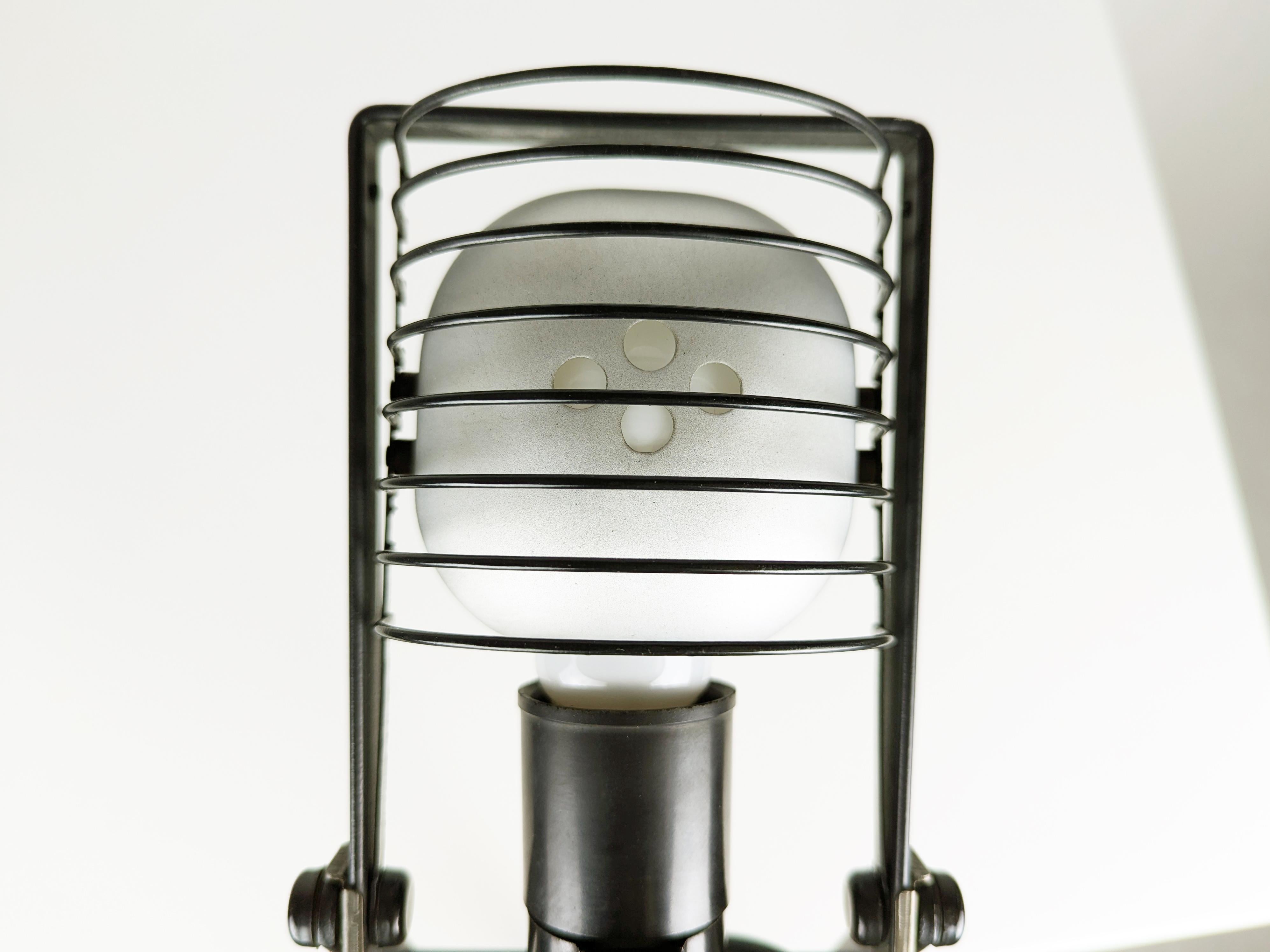Aluminum & Black Metal Sintesi Table Lamp by Ernesto Gismondi for Artemide, 1970 For Sale 2