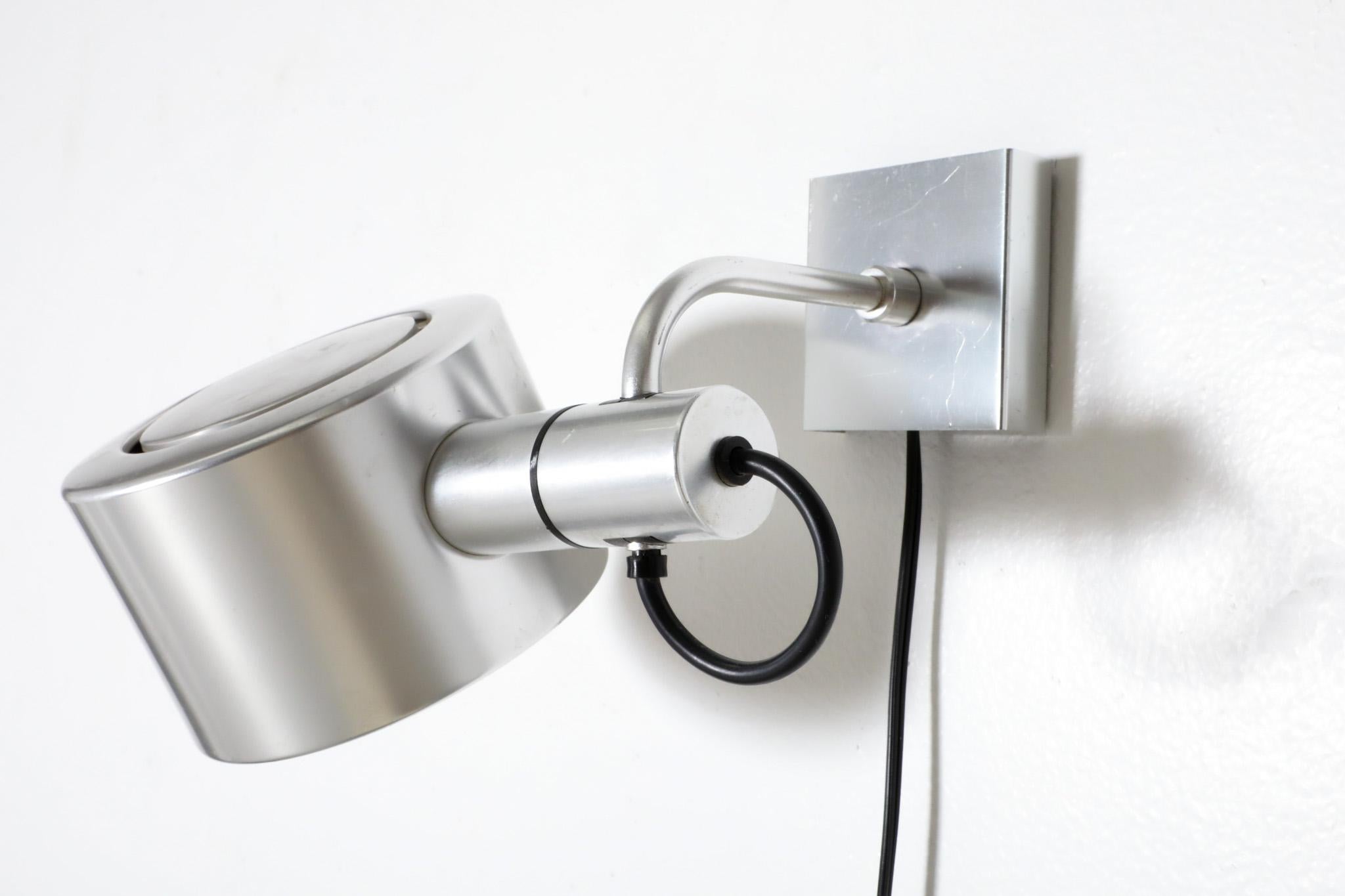 Aluminum Can Spot Wall Lamp by Ronald Holmes & Peter Nelson, 1970's In Good Condition For Sale In Los Angeles, CA