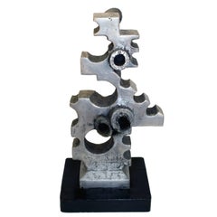 Scultura dell'età della macchina in alluminio fuso