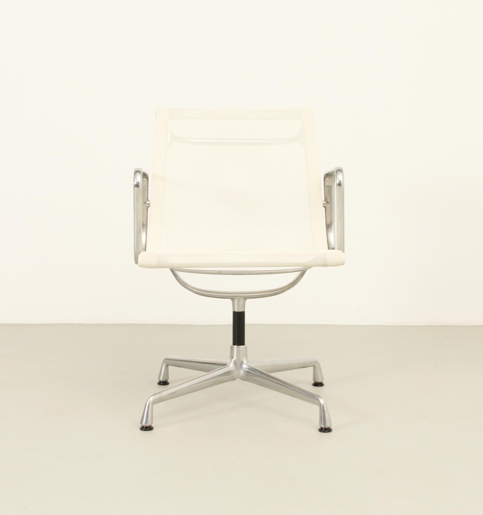 Aluminum EA 108 Chairs by Charles and Ray Eames for Vitra In Good Condition In Barcelona, ES