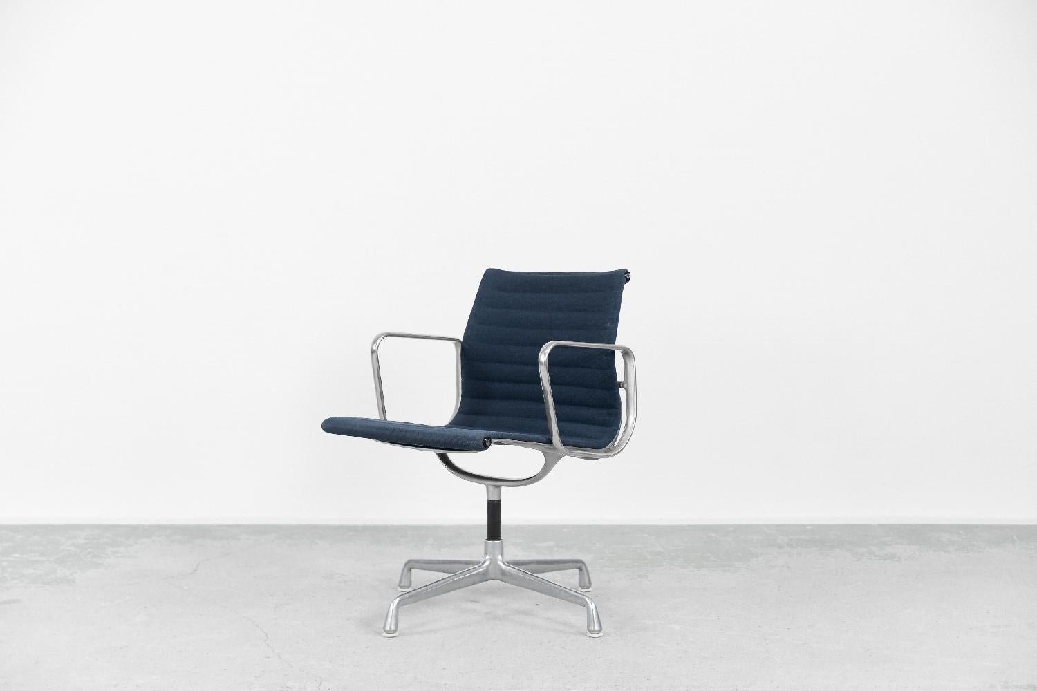 American Vintage Fabric Aluminum EA 108 Desk Chair by Charles&Ray Eames for Herman Miller For Sale