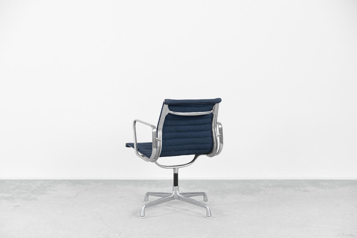 Vintage Fabric Aluminum EA 108 Desk Chair by Charles&Ray Eames for Herman Miller For Sale 1