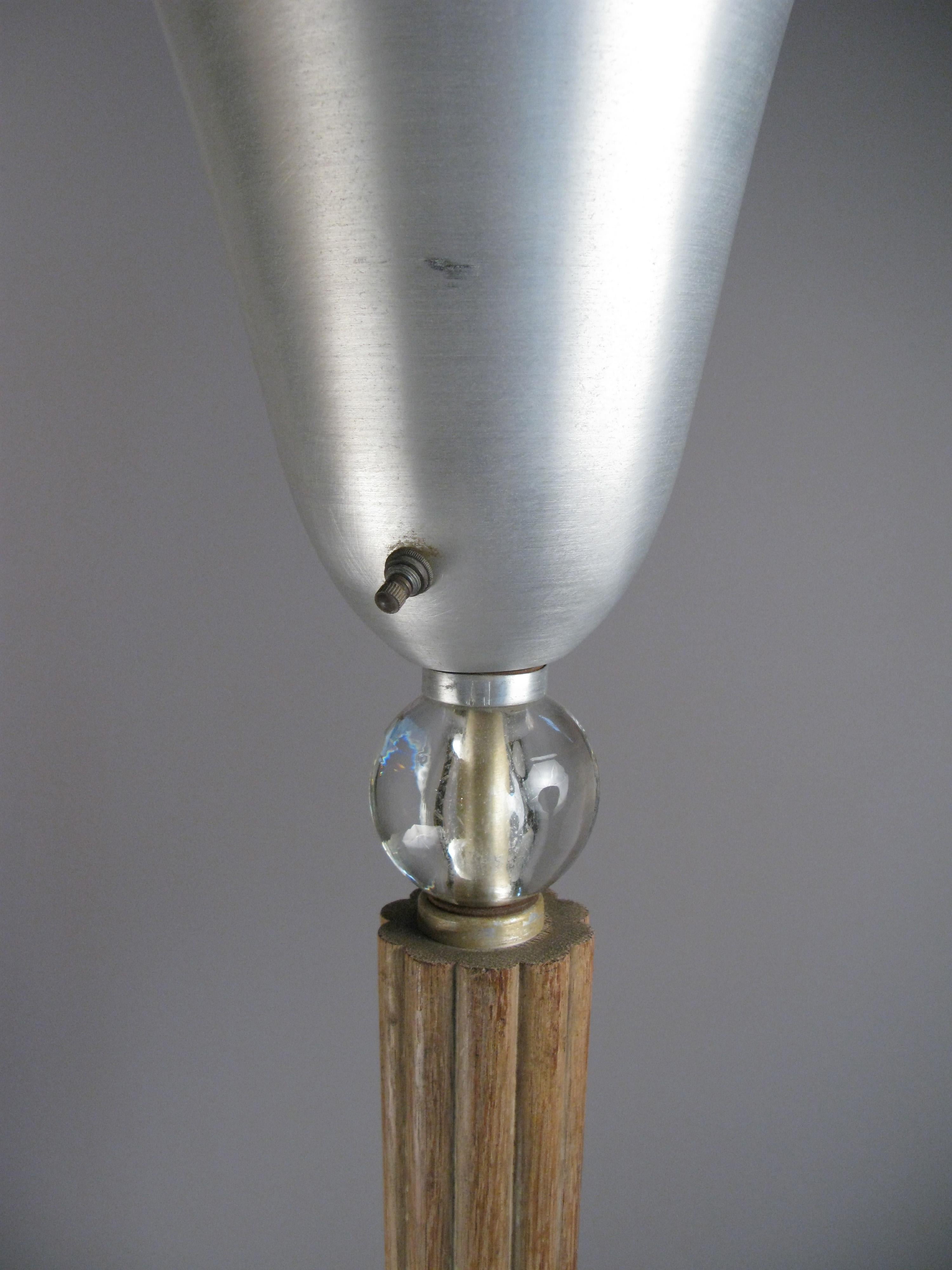 Aluminium & Glas & Eiche zerkleinert Fackellampe von Russell Wright (Mitte des 20. Jahrhunderts)