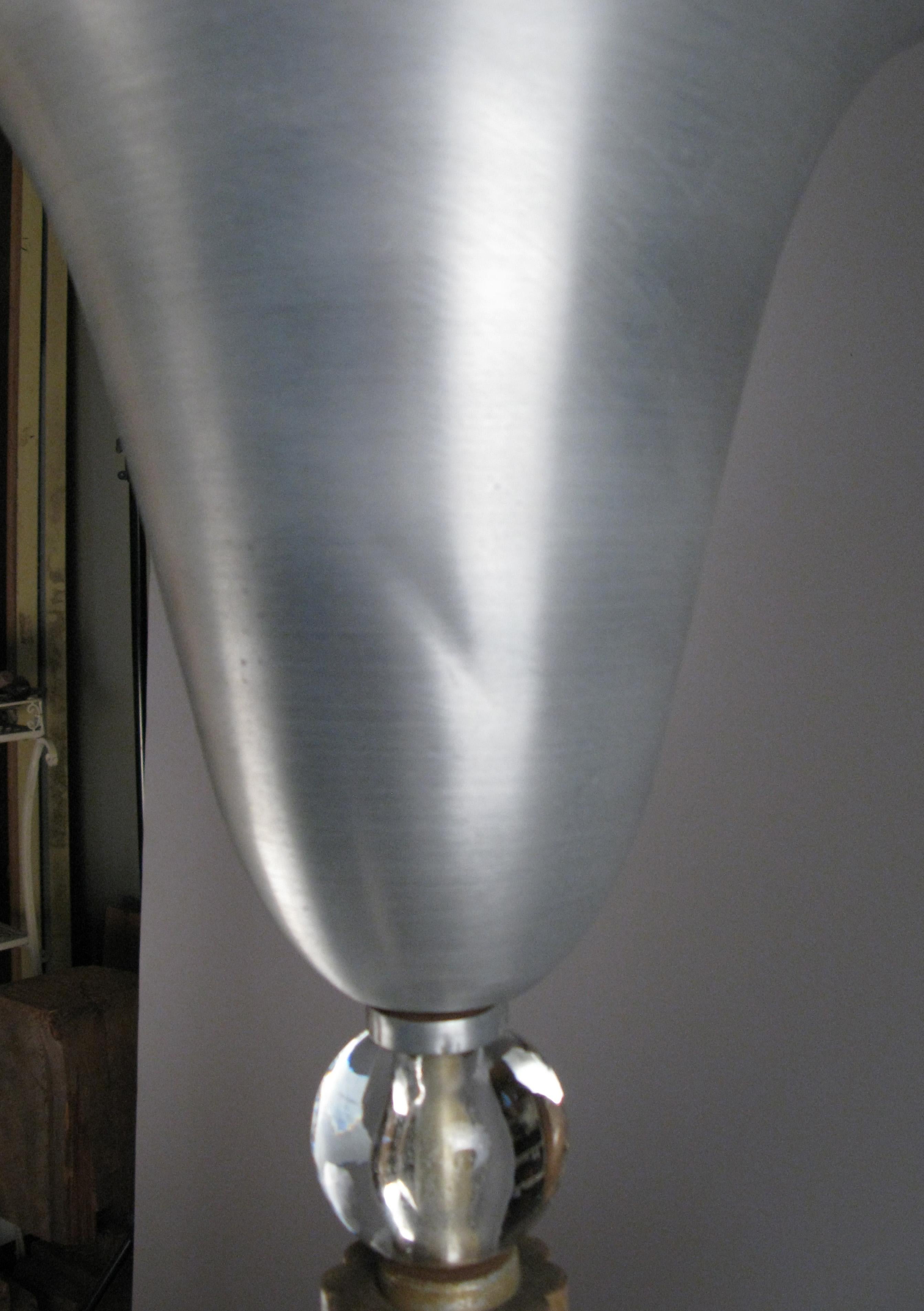 Aluminium & Glas & Eiche zerkleinert Fackellampe von Russell Wright 1