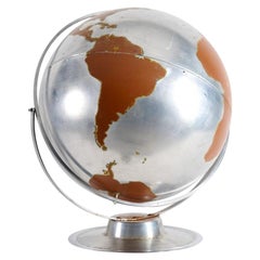 Globo in alluminio della collezione di Thierry Despont