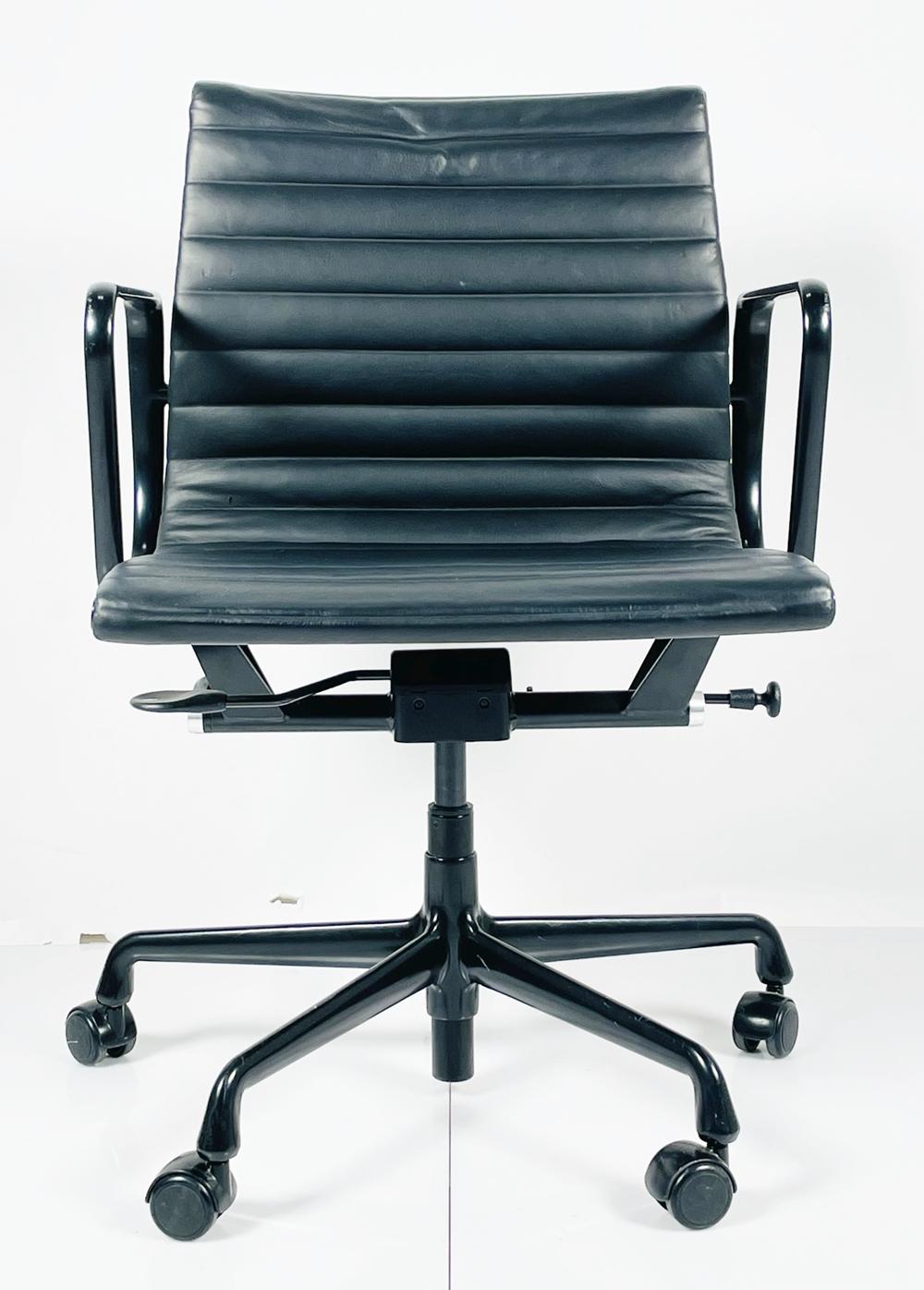 Eames Aluminum group office chairs in black leather.
The Eames management chair is part of the Eames Aluminum Group Collection. These distinctive chairs resulted from the Eames's experimentation with aluminum, which became more affordable after