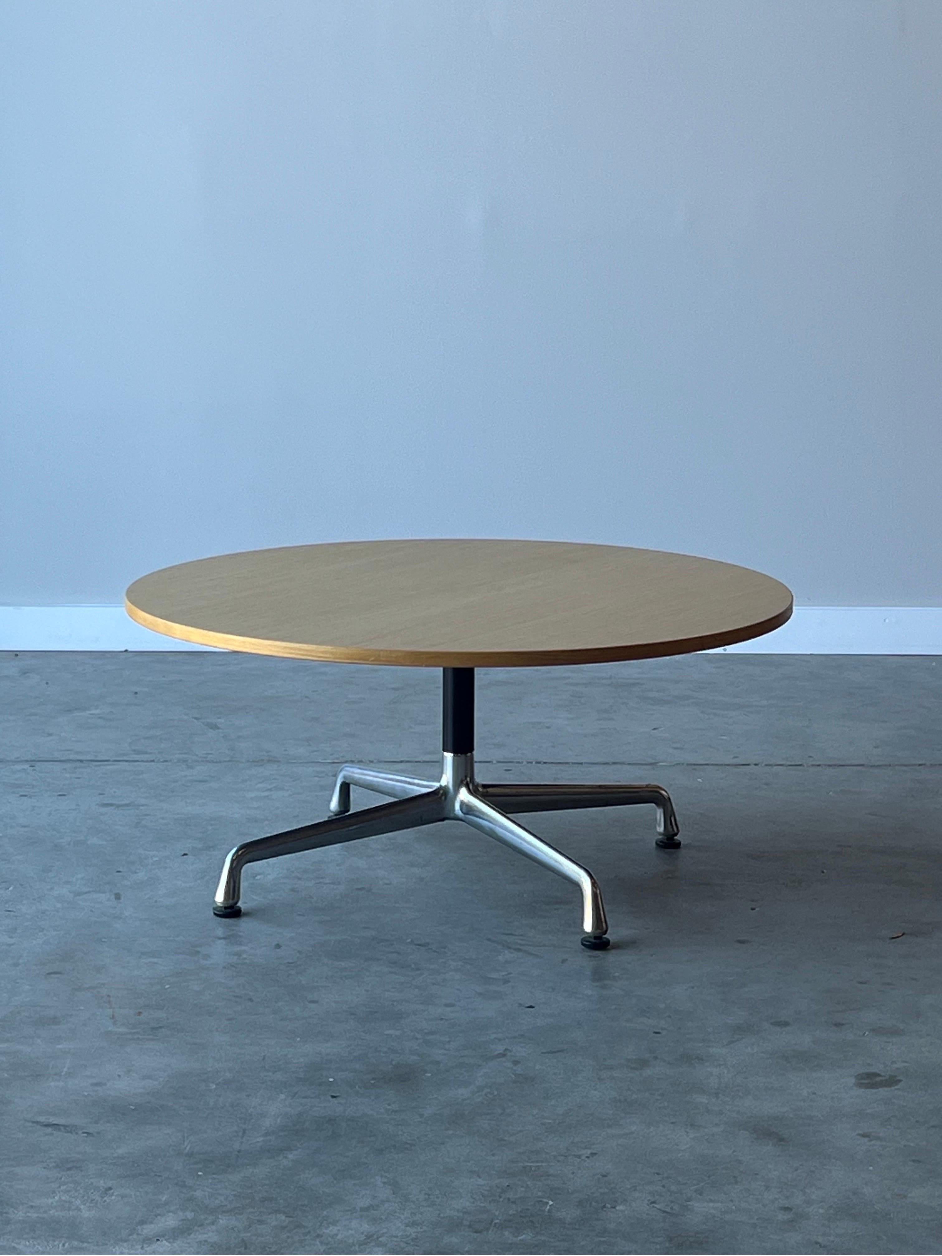 “Aluminum Group” coffee table designed by Charles and Ray Eames for Herman Miller. Sleek design with a round wooden top. Aluminum “X” shaped base. Sturdy, simple, yet great design. In good condition with minor wear consistent with use.