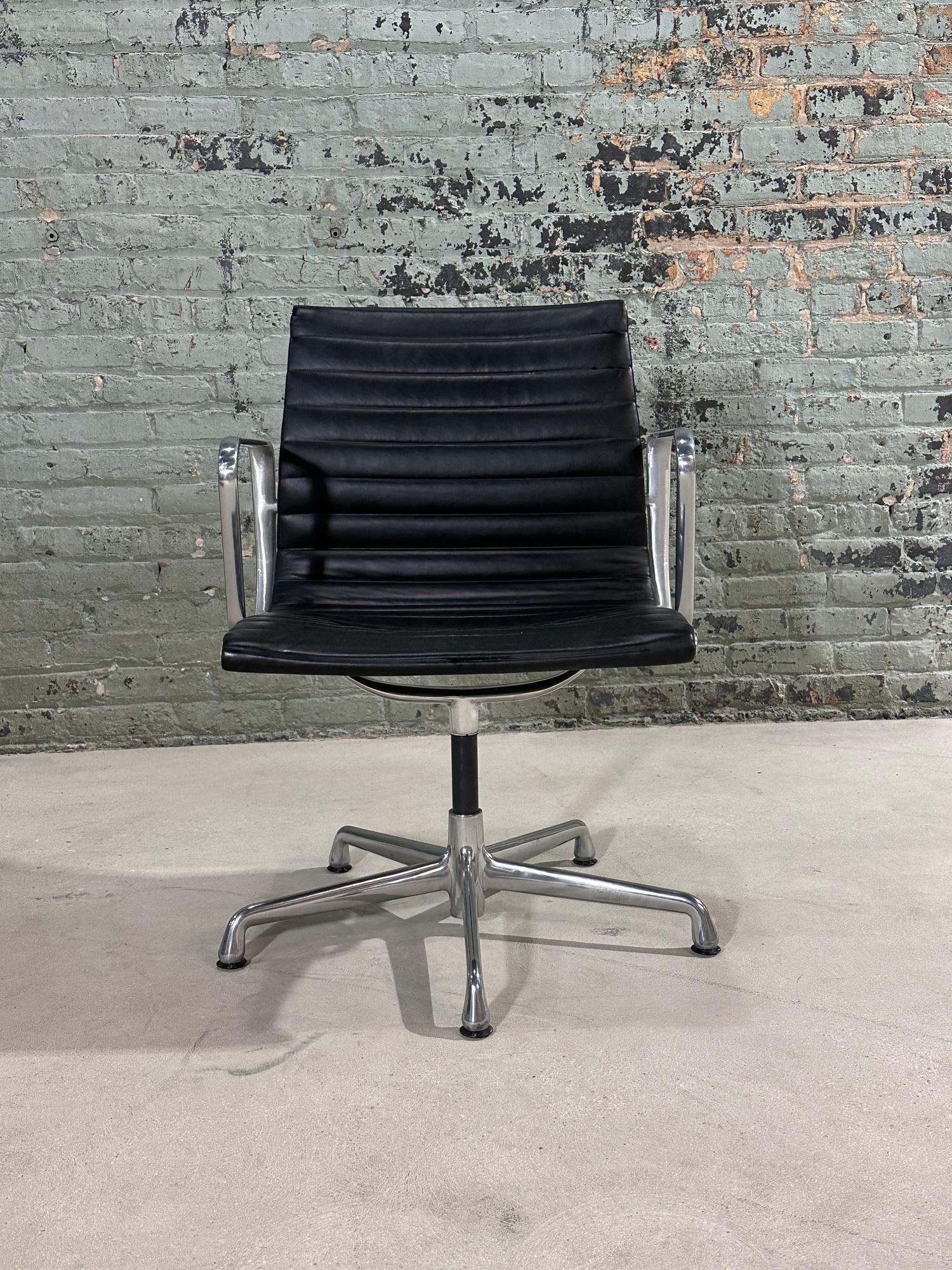 Post-Modern Aluminum Group Desk Chair by Charles Eames for Herman Miller, 2009 For Sale