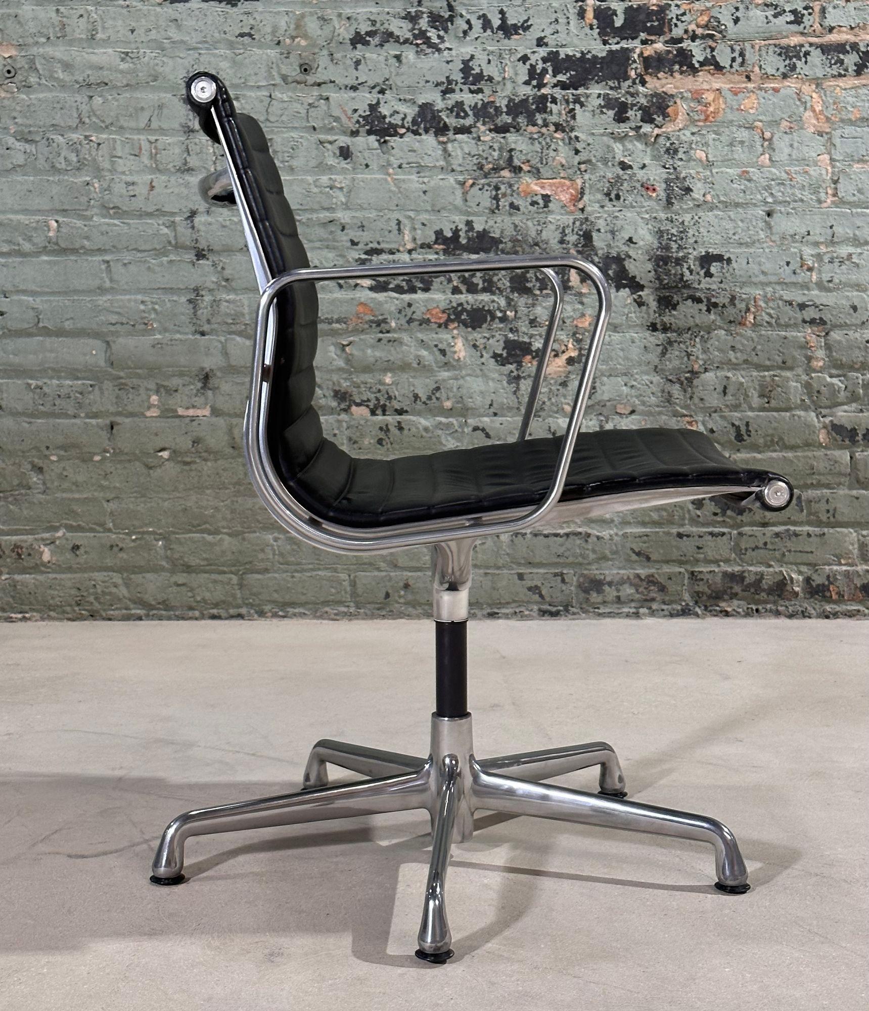 Aluminum Group Desk Chair by Charles Eames for Herman Miller, 2009 For Sale 2