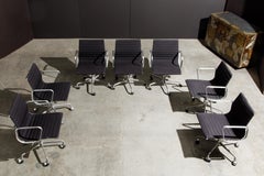 Chaises de bureau de groupe en aluminium par Charles Eames pour Herman Miller, signées