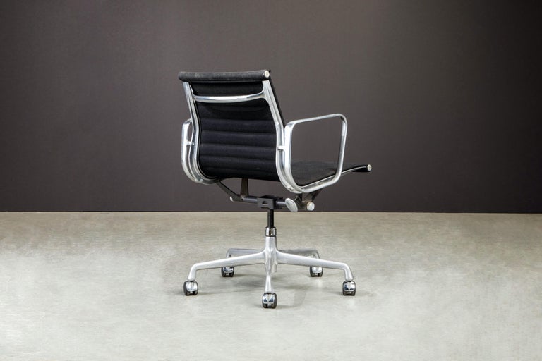 Aluminum Group Desk Chairs by Charles Eames for Herman Miller, Signed In Good Condition For Sale In Los Angeles, CA