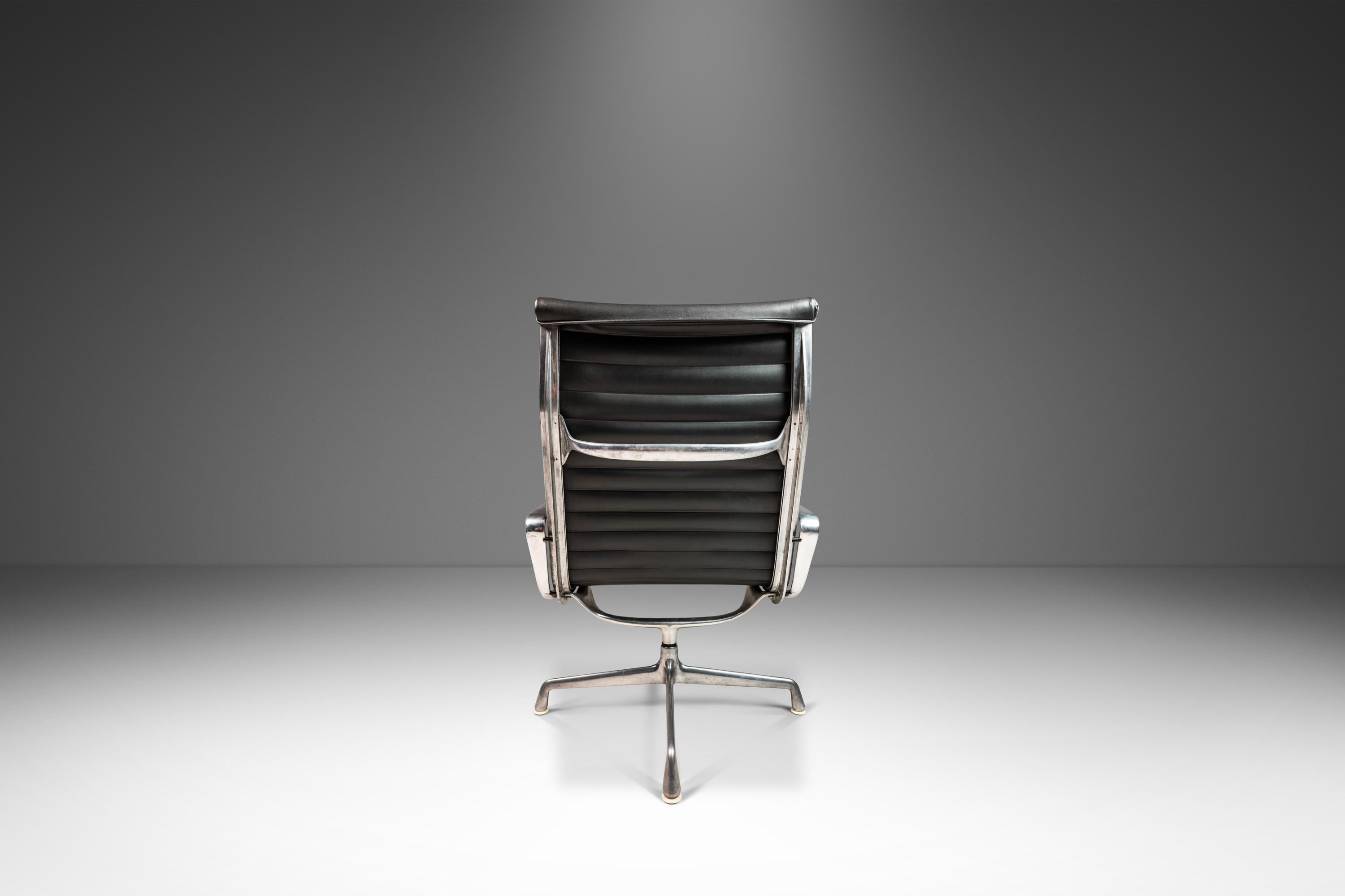 Aluminum Group EA 116 Chair by Charles & Ray Eames for Herman Miller, USA, 1990s For Sale 3