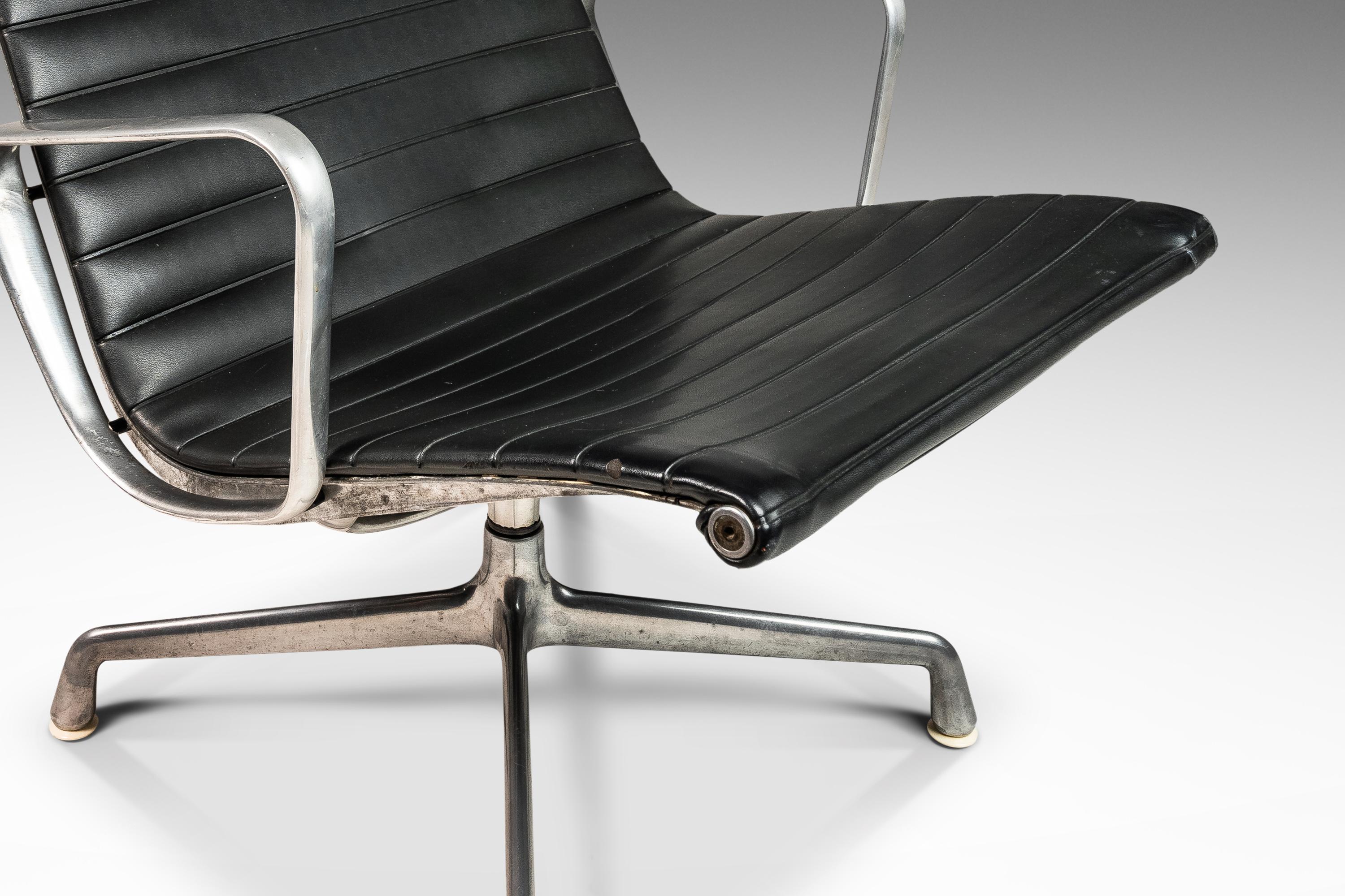Aluminum Group EA 116 Chair by Charles & Ray Eames for Herman Miller, USA, 1990s For Sale 9