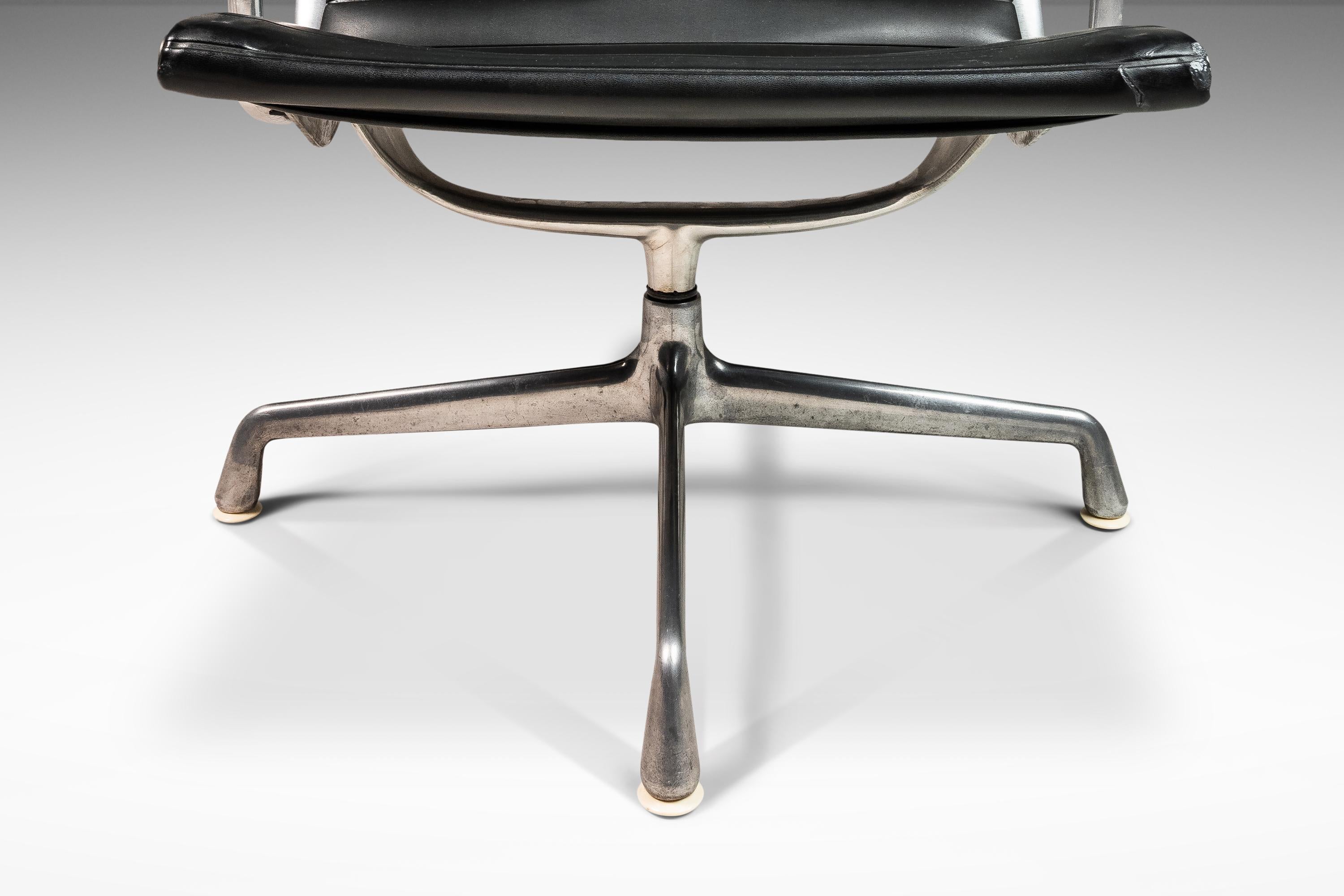 Aluminum Group EA 116 Chair by Charles & Ray Eames for Herman Miller, USA, 1990s For Sale 10