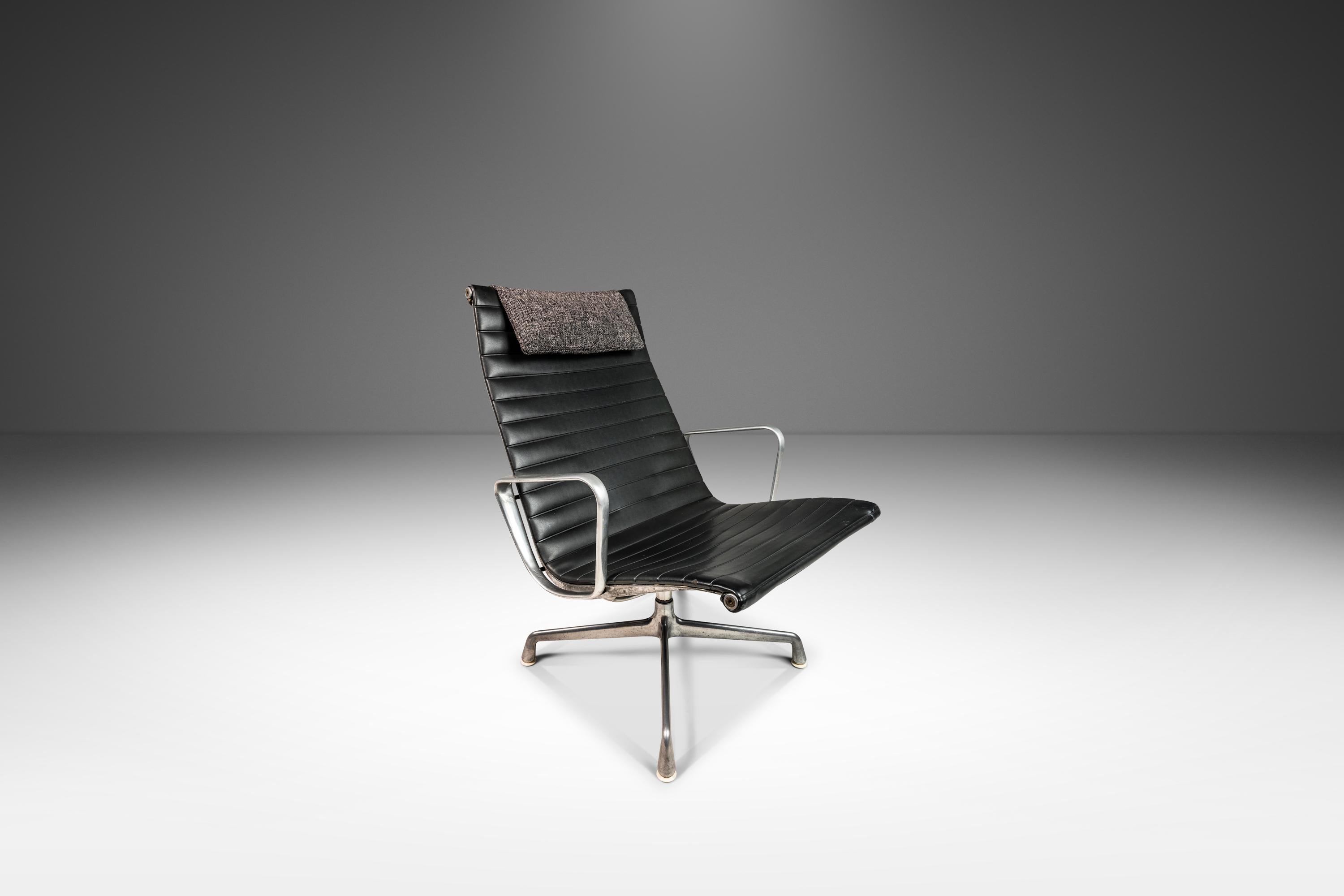 Aluminium Chaise de groupe EA 116 de Charles & Ray Eames pour Herman Miller, États-Unis, années 1990 en vente