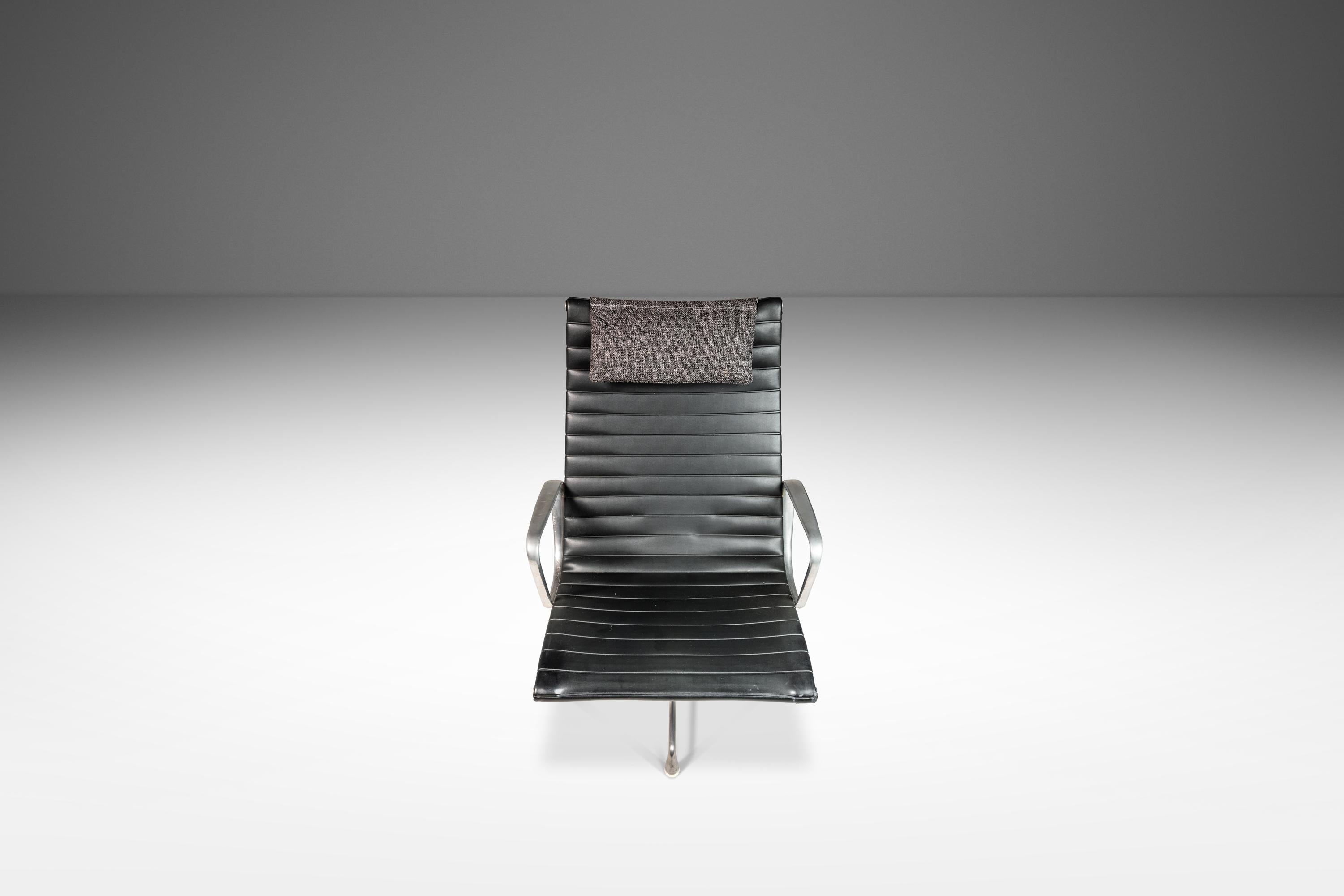 Aluminum Group EA 116 Chair by Charles & Ray Eames for Herman Miller, USA, 1990s For Sale 2