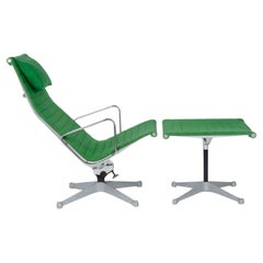 Fauteuil de salon et pouf de groupe en aluminium par Charles & Ray Eames pour Herman Miller