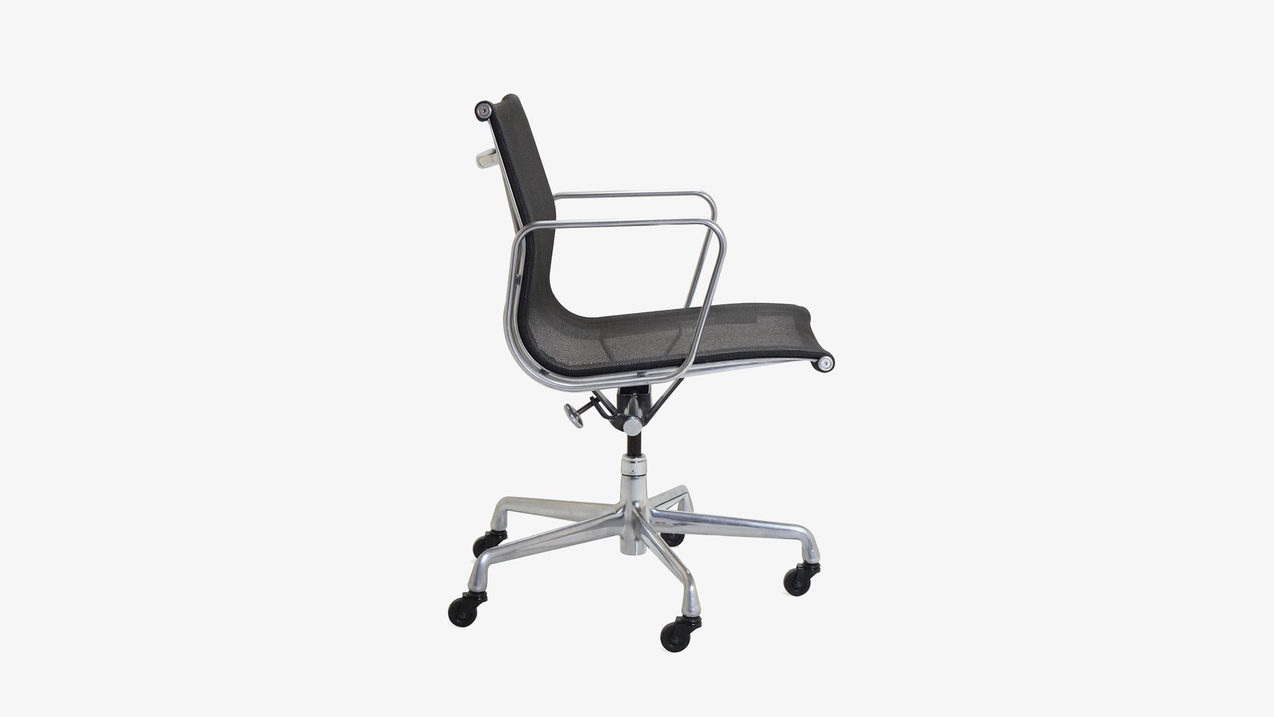 Mid-Century Modern Aluminum Group Management Chair by Charles & Ray Eames for Herman Miller
