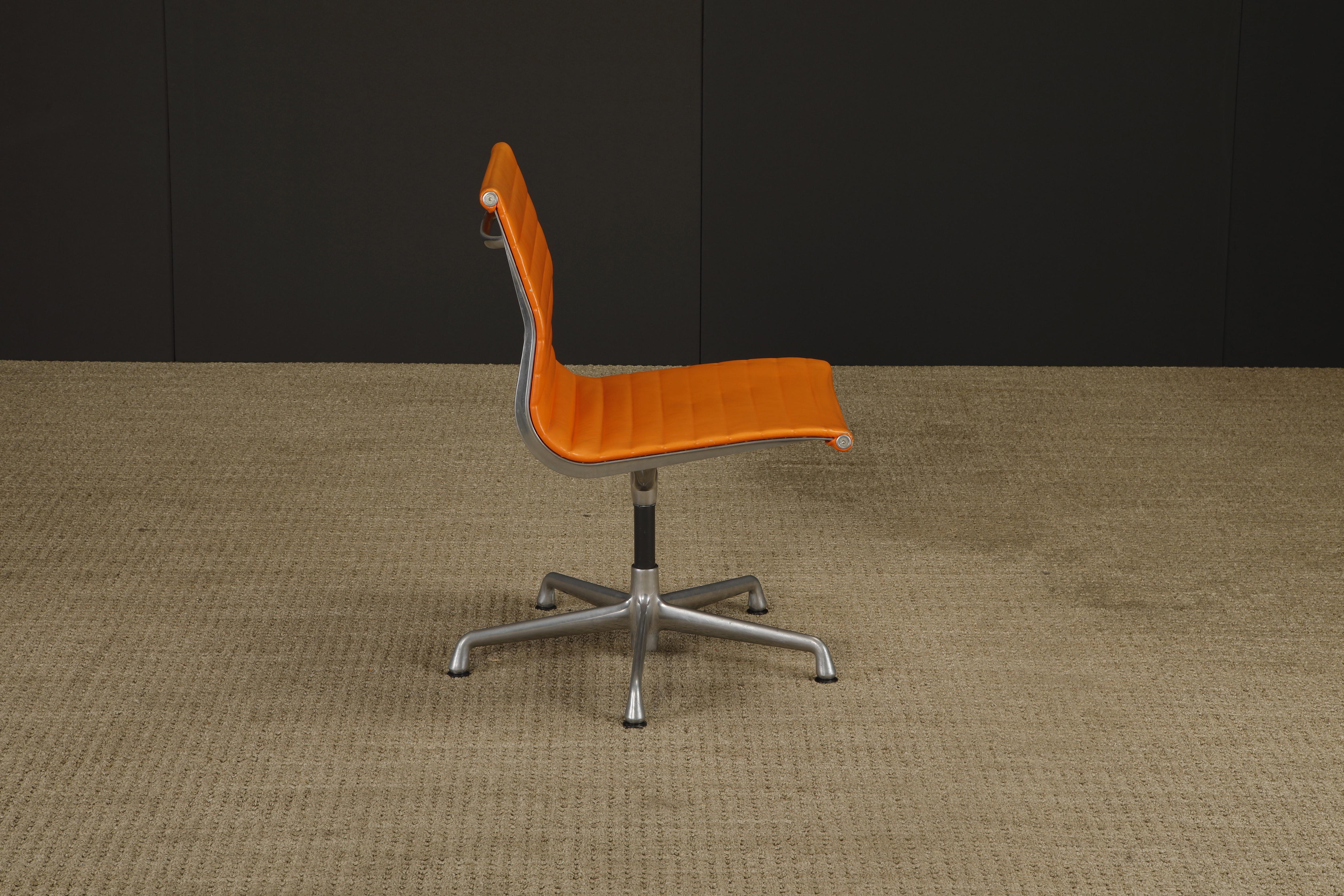 Drehstuhl 'Aluminum Group' von Charles Eames für Herman Miller, 1980er Jahre, signiert im Angebot 3