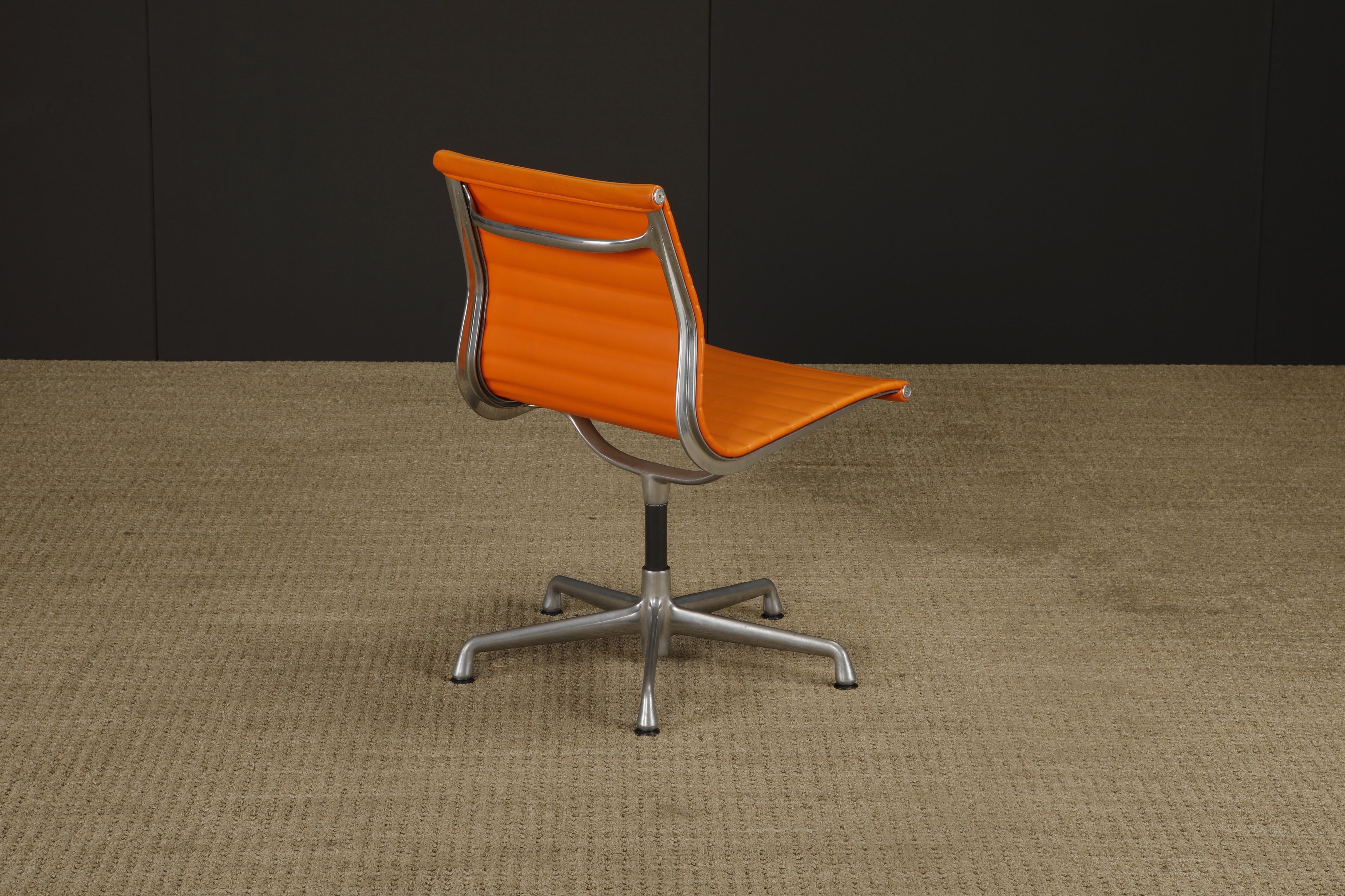 Drehstuhl 'Aluminum Group' von Charles Eames für Herman Miller, 1980er Jahre, signiert im Angebot 6