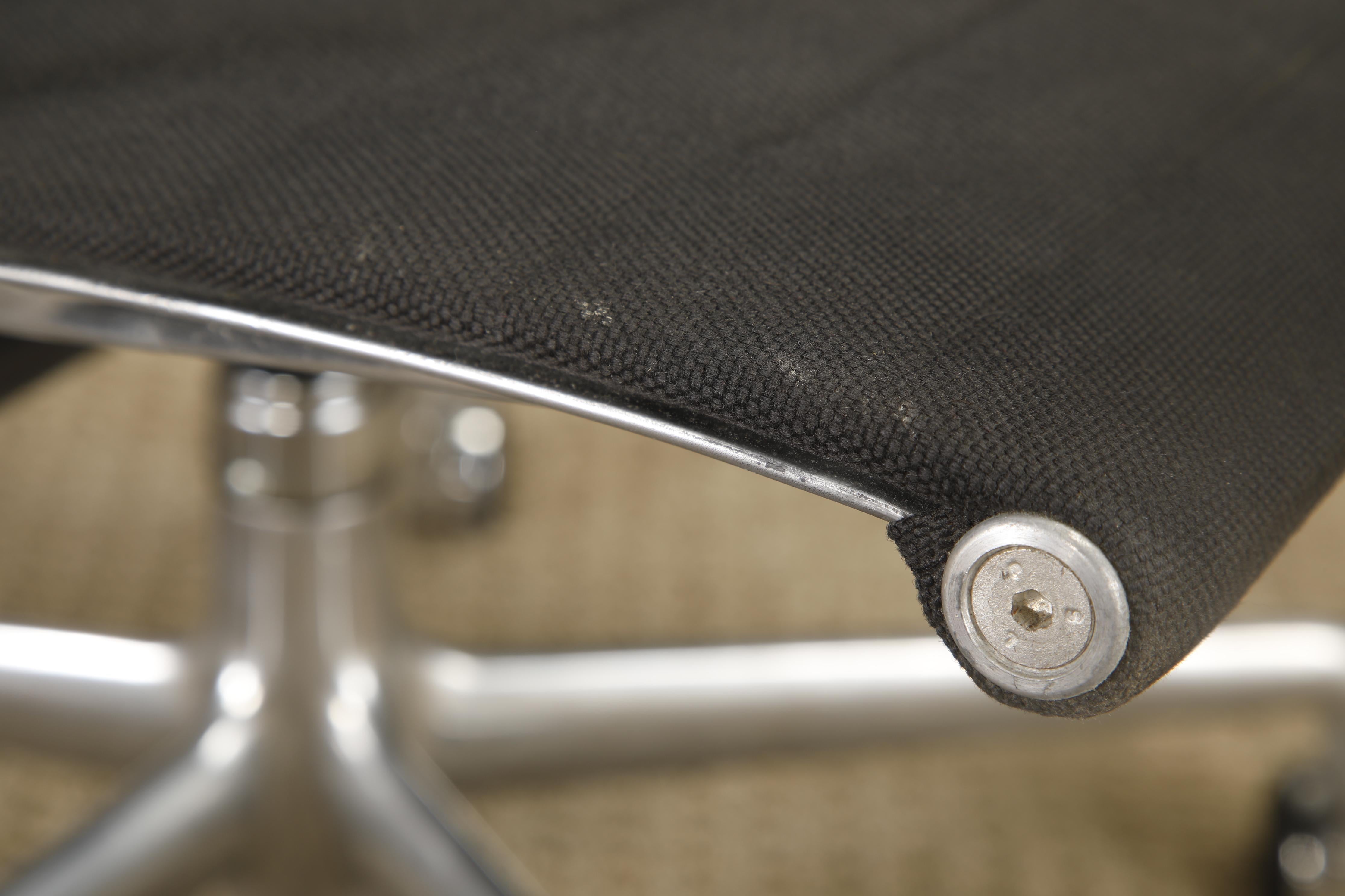 Drehstuhl 'Aluminum Group' von Charles Eames für Herman Miller, 1980er Jahre, signiert im Angebot 7