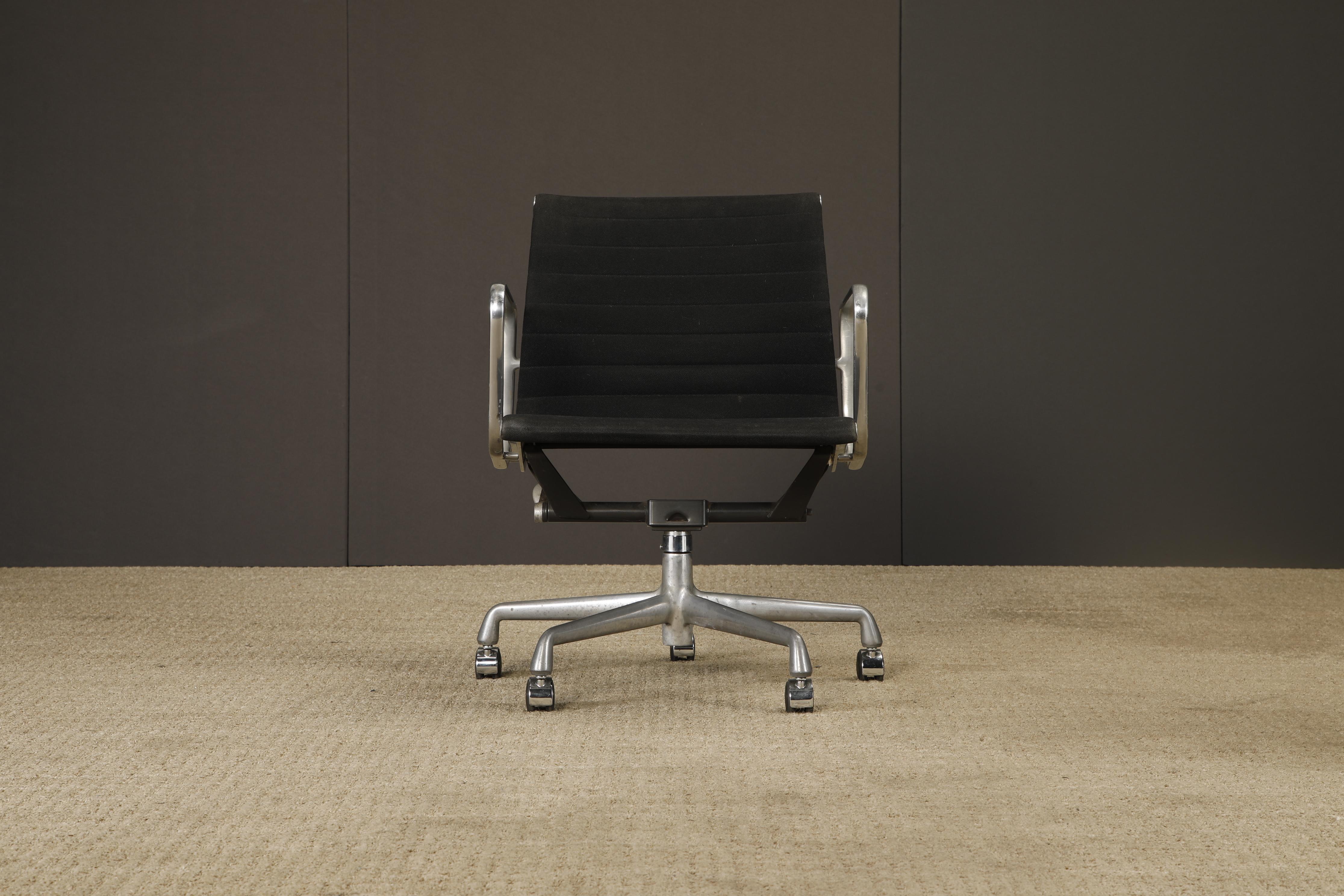 Sedia girevole 'Aluminum Group' di Charles Eames per Herman Miller, anni '80, firmata in vendita 12
