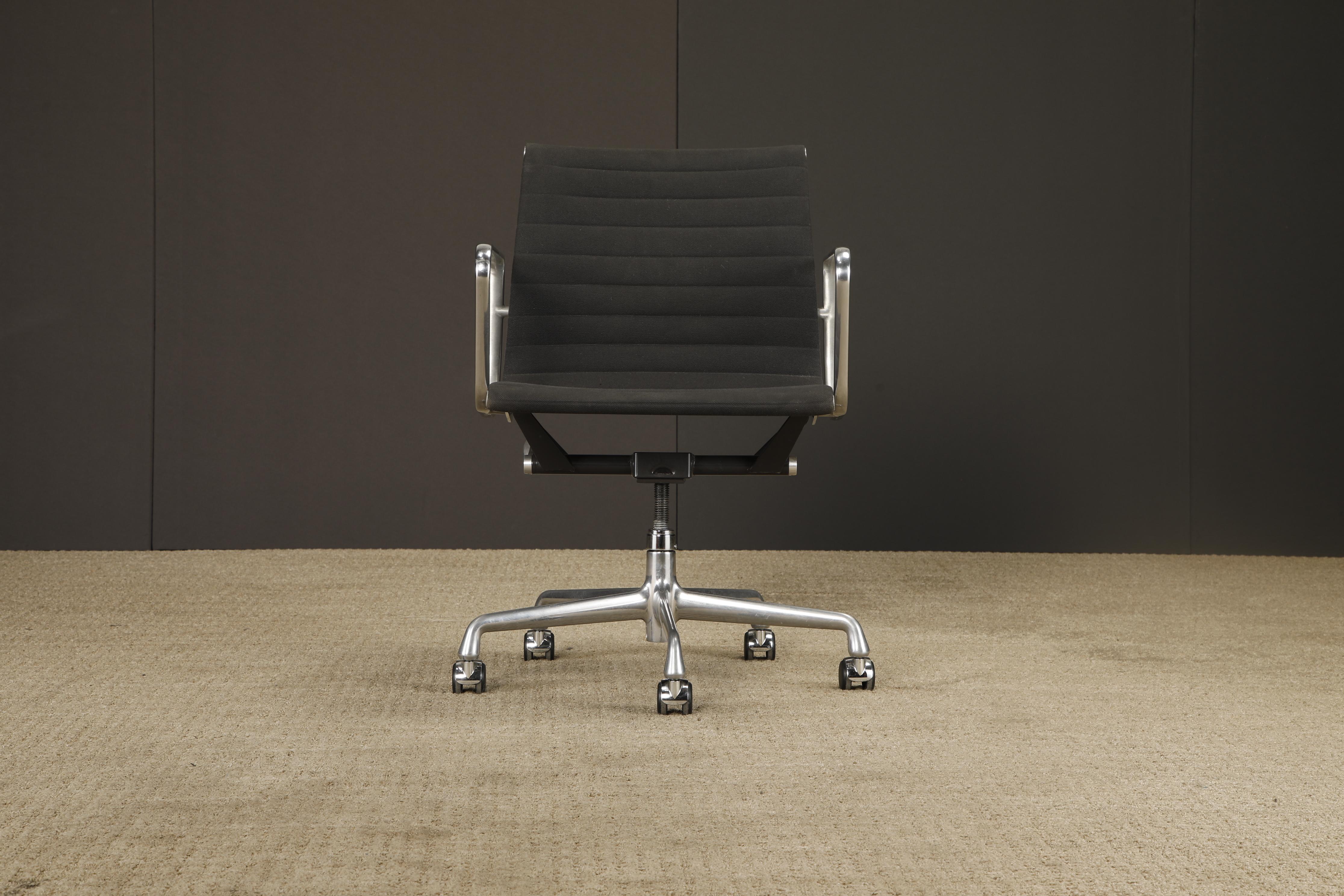 Drehstuhl 'Aluminum Group' von Charles Eames für Herman Miller, 1980er Jahre, signiert im Angebot 12