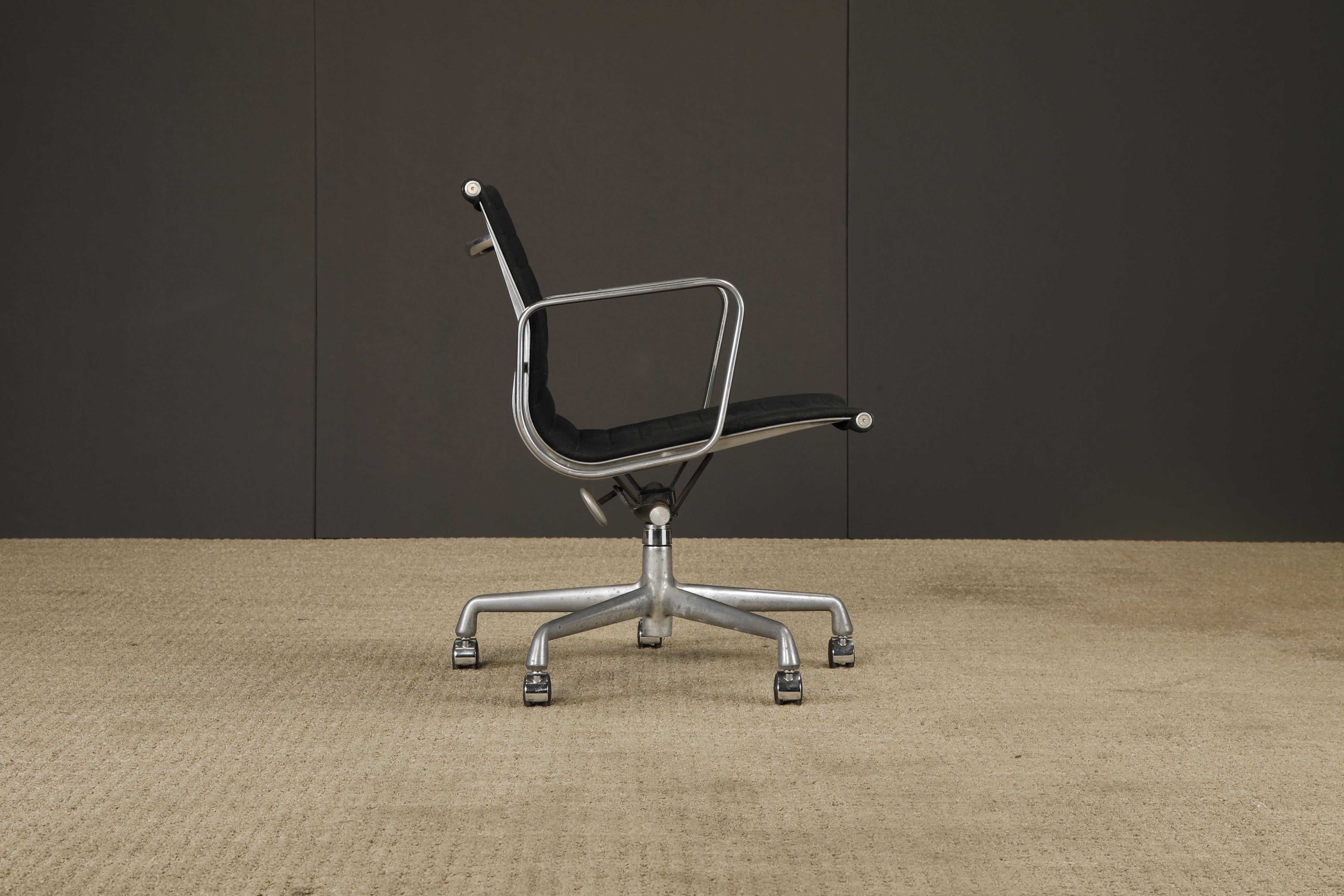 Americano Sedia girevole 'Aluminum Group' di Charles Eames per Herman Miller, anni '80, firmata in vendita