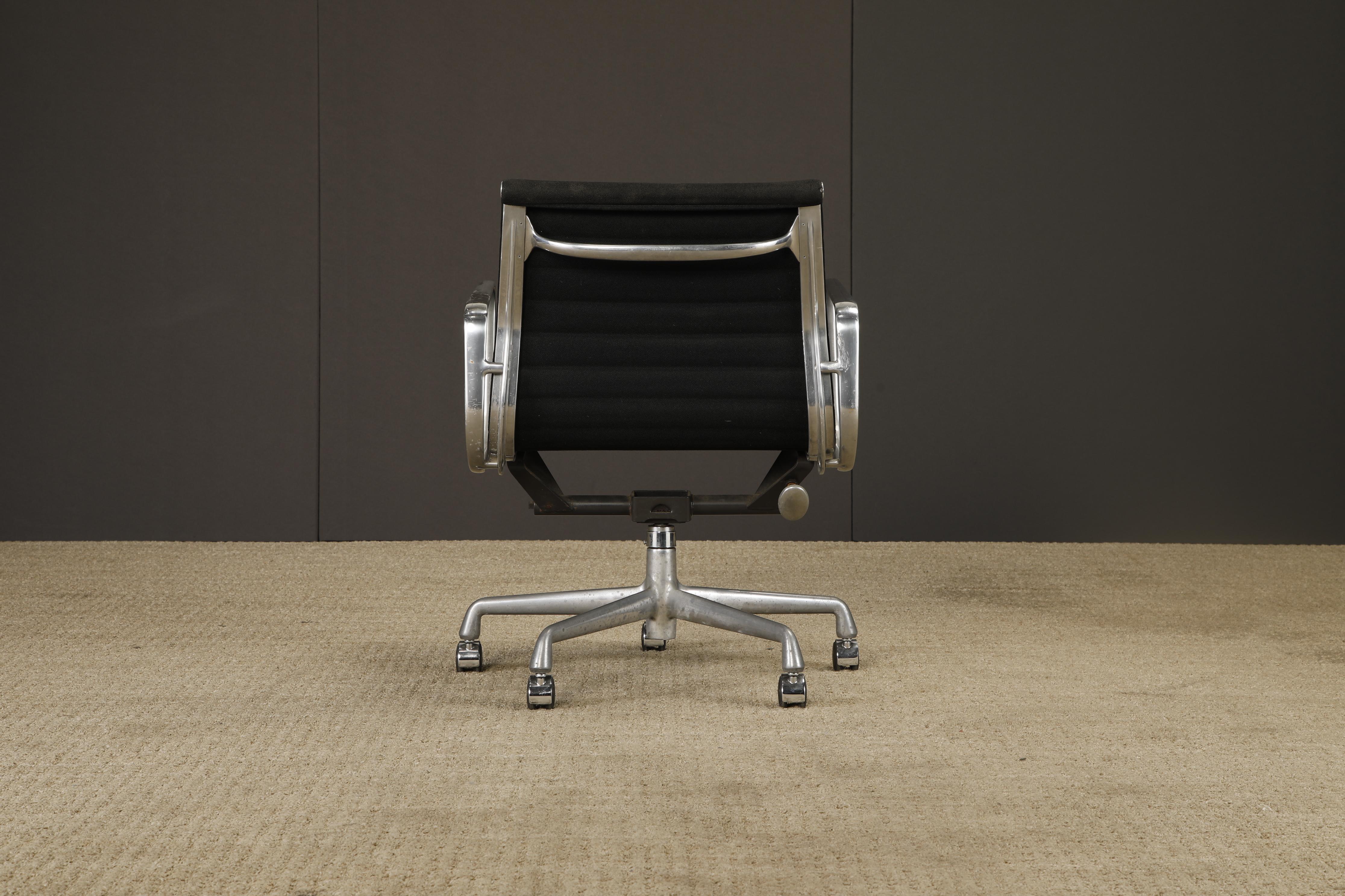 Fine XX secolo Sedia girevole 'Aluminum Group' di Charles Eames per Herman Miller, anni '80, firmata in vendita