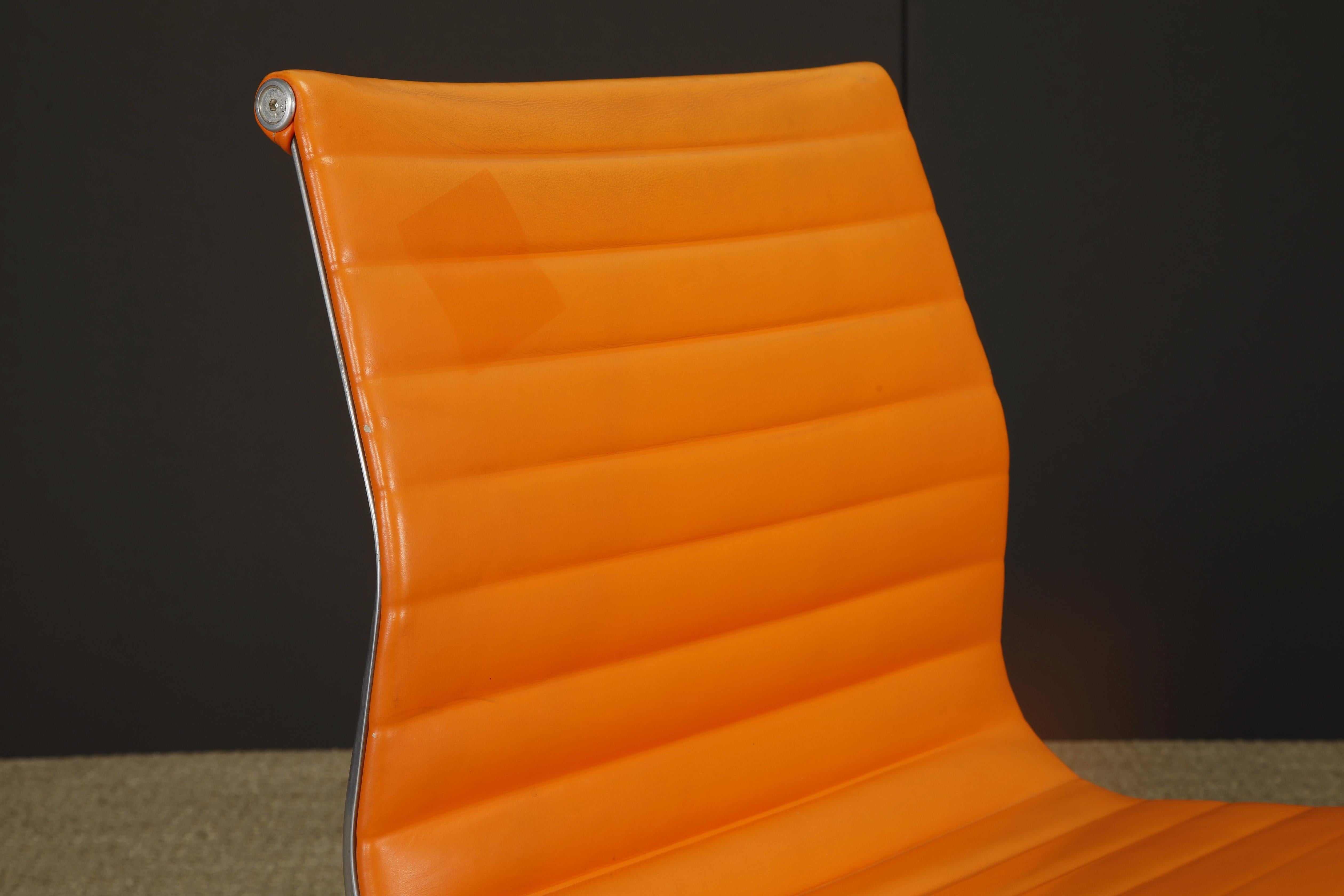 Drehstuhl 'Aluminum Group' von Charles Eames für Herman Miller, 1980er Jahre, signiert im Angebot 1
