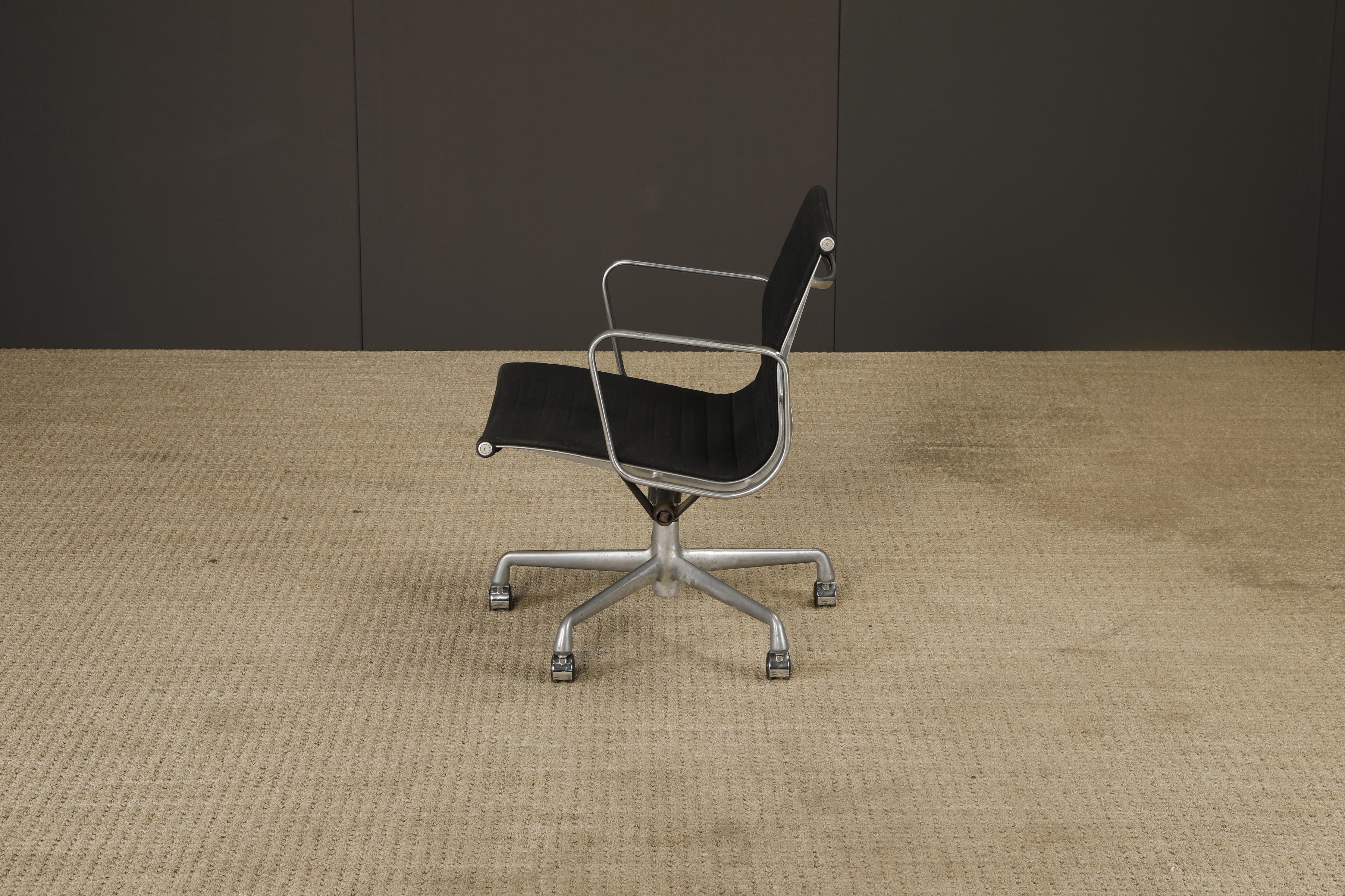 Sedia girevole 'Aluminum Group' di Charles Eames per Herman Miller, anni '80, firmata in vendita 1