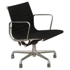 Drehstuhl 'Aluminum Group' von Charles Eames für Herman Miller, 1980er Jahre, signiert