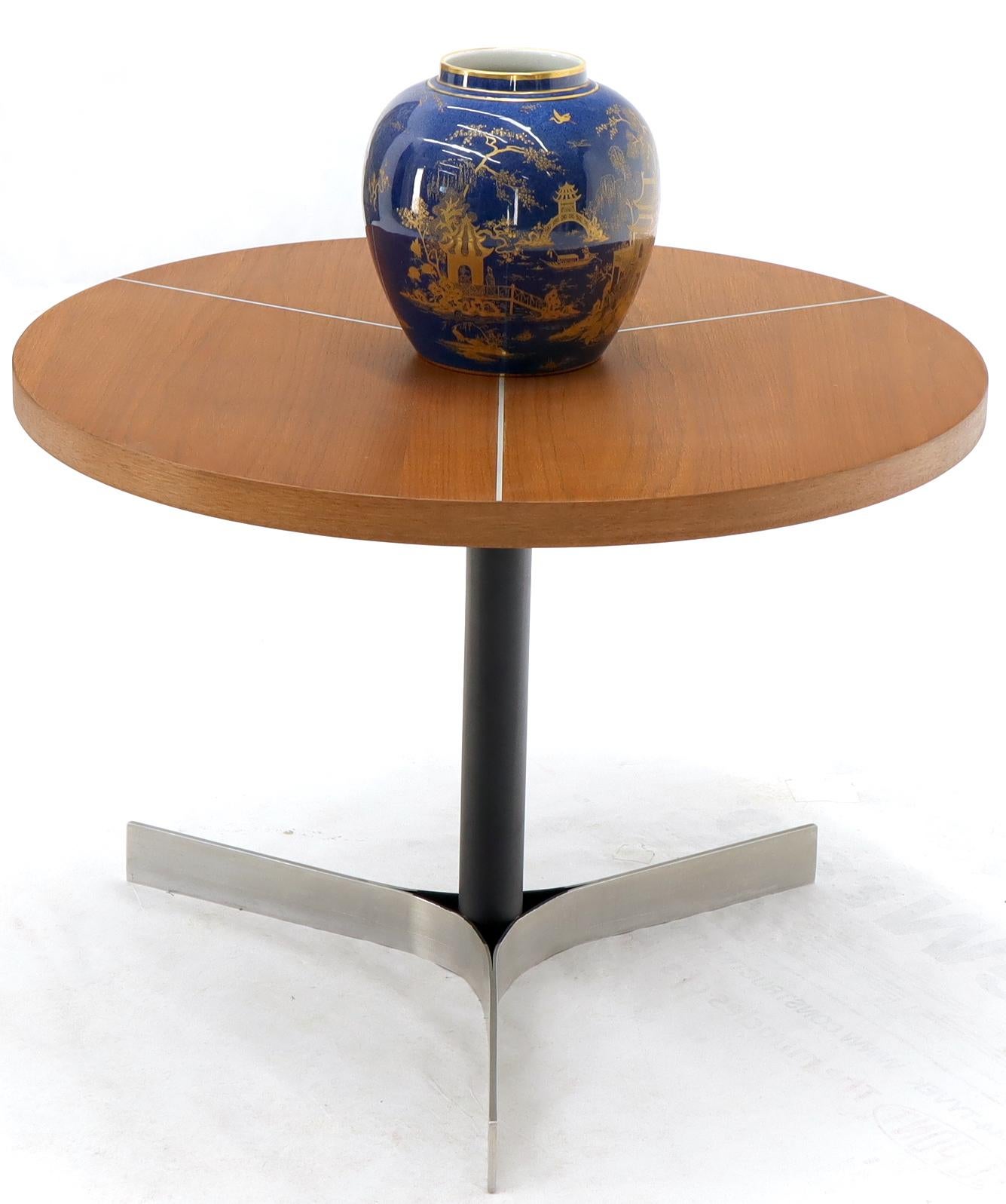 Mid-Century Modern bent metal base aluminum inlayed top side end or small coffee table. Knoll Herman Miller decor influence.