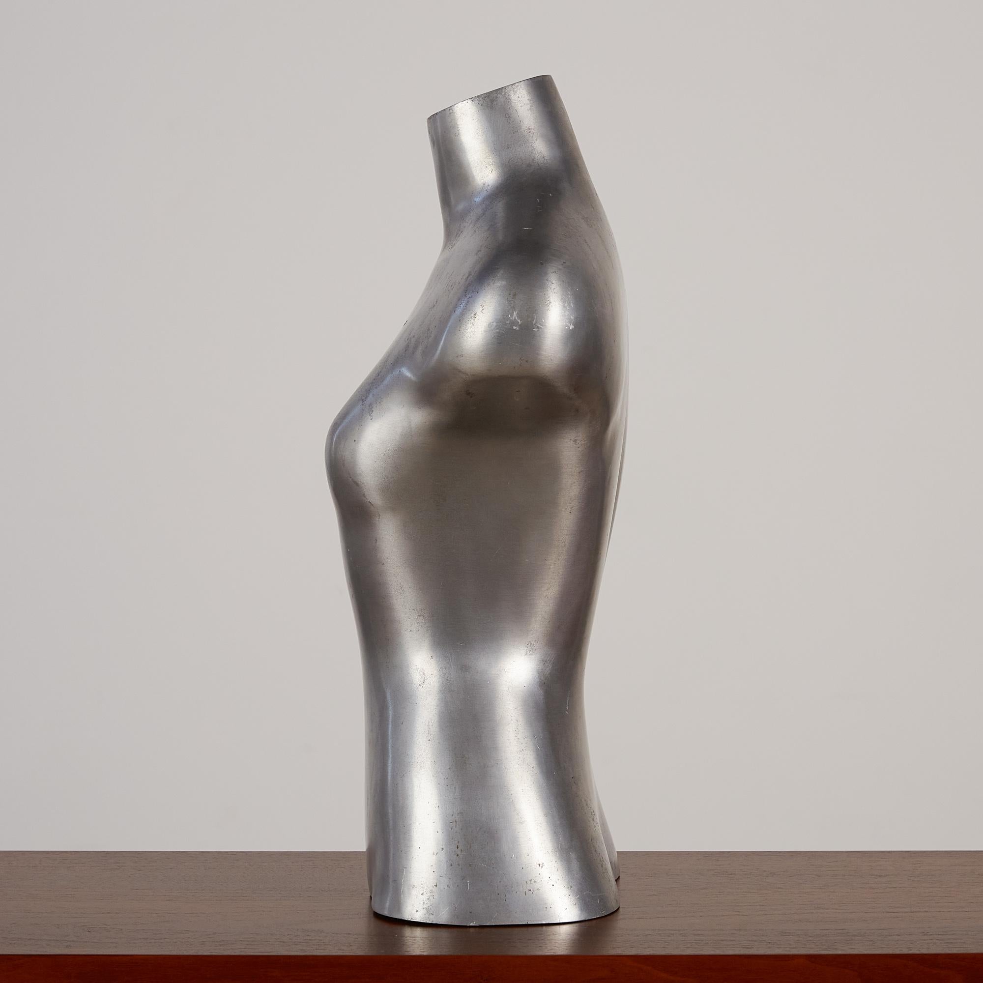 Américain Sculpture de torse en forme de mannequin en aluminium en vente