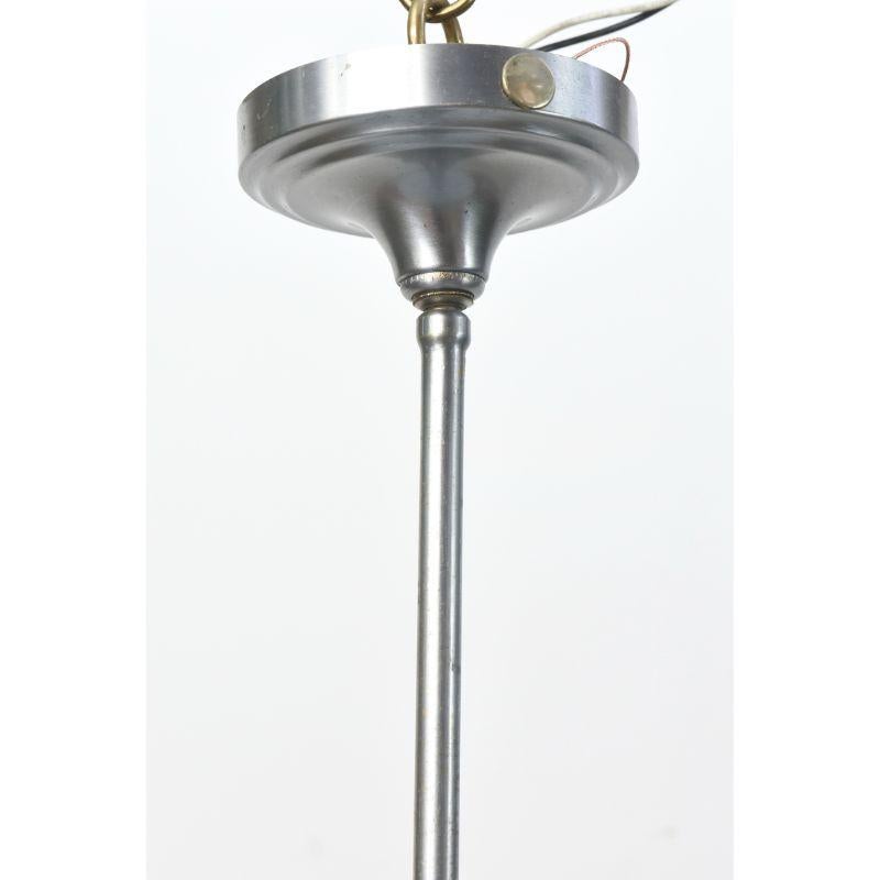 20ième siècle Lampe à suspension en aluminium du milieu du siècle dernier avec verre bleu en vente