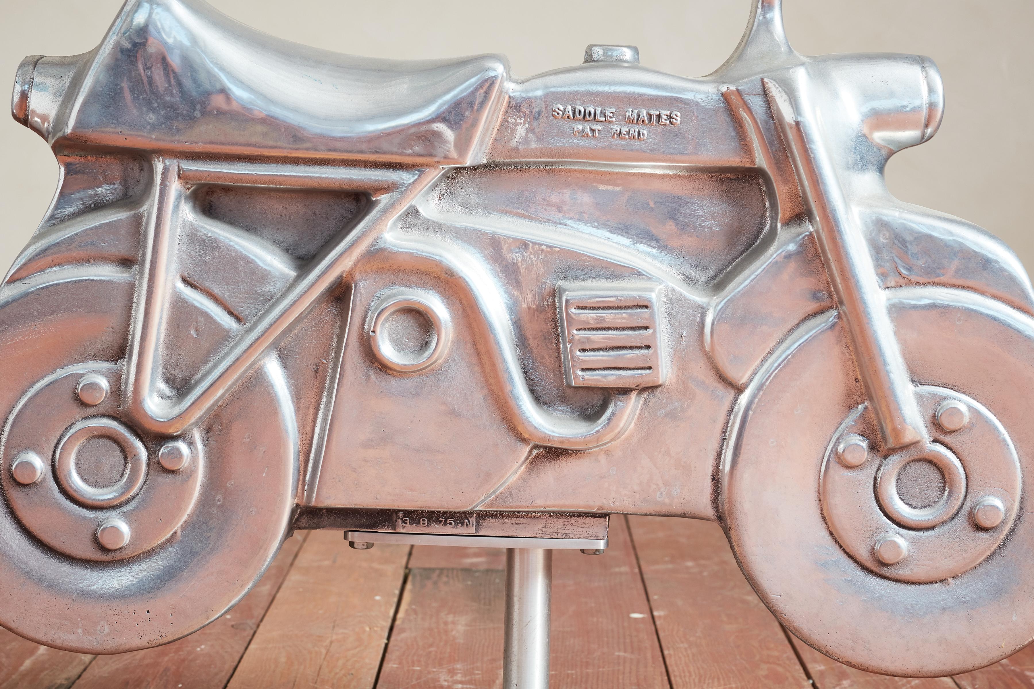 Metà XX secolo Sculture da parco giochi in alluminio per moto e auto in vendita