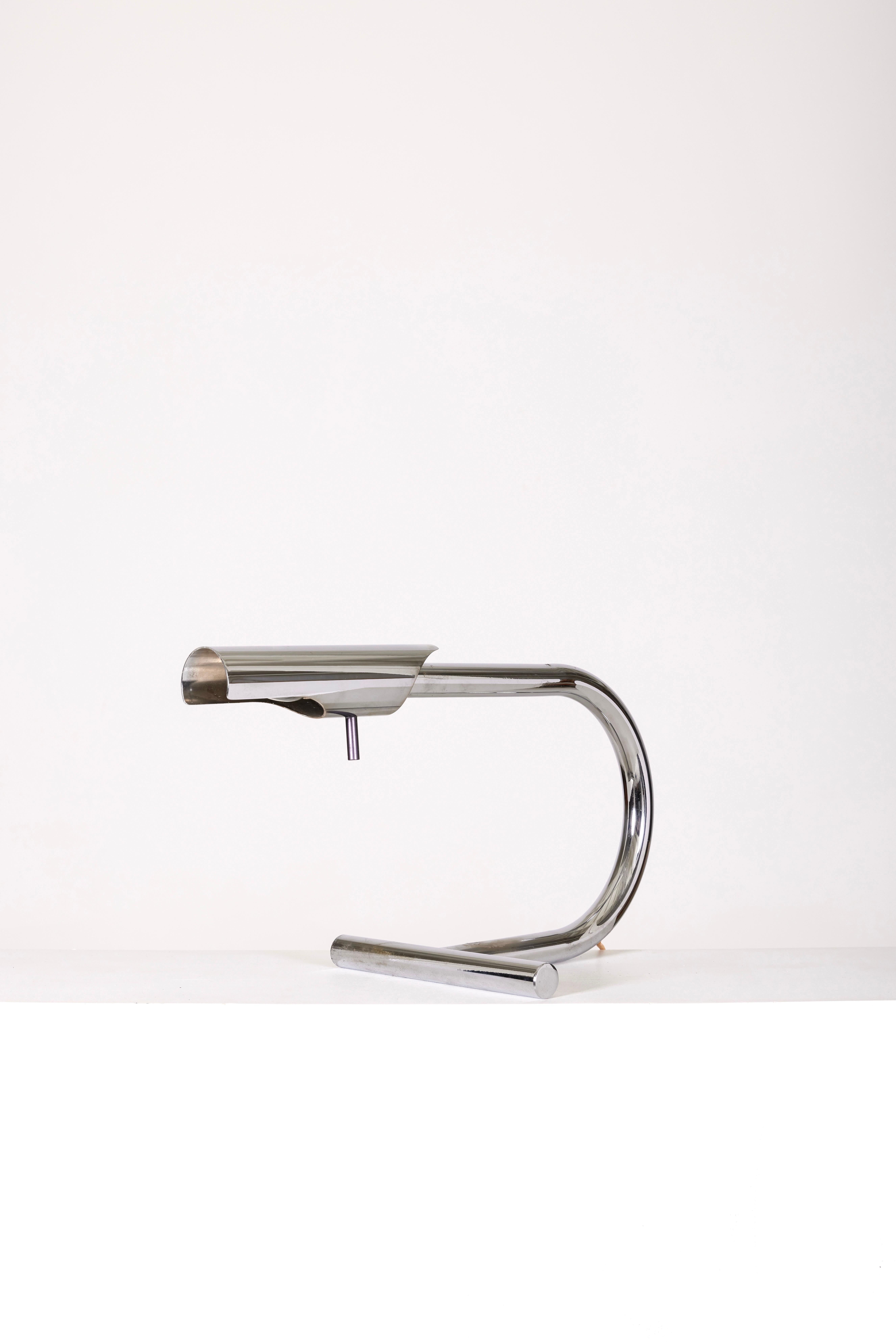 Chrome metal desk lamp by designer Etienne Fermigier for Disderot, from the 1970s. Wear marks visible in the photos should be noted.
LP1268