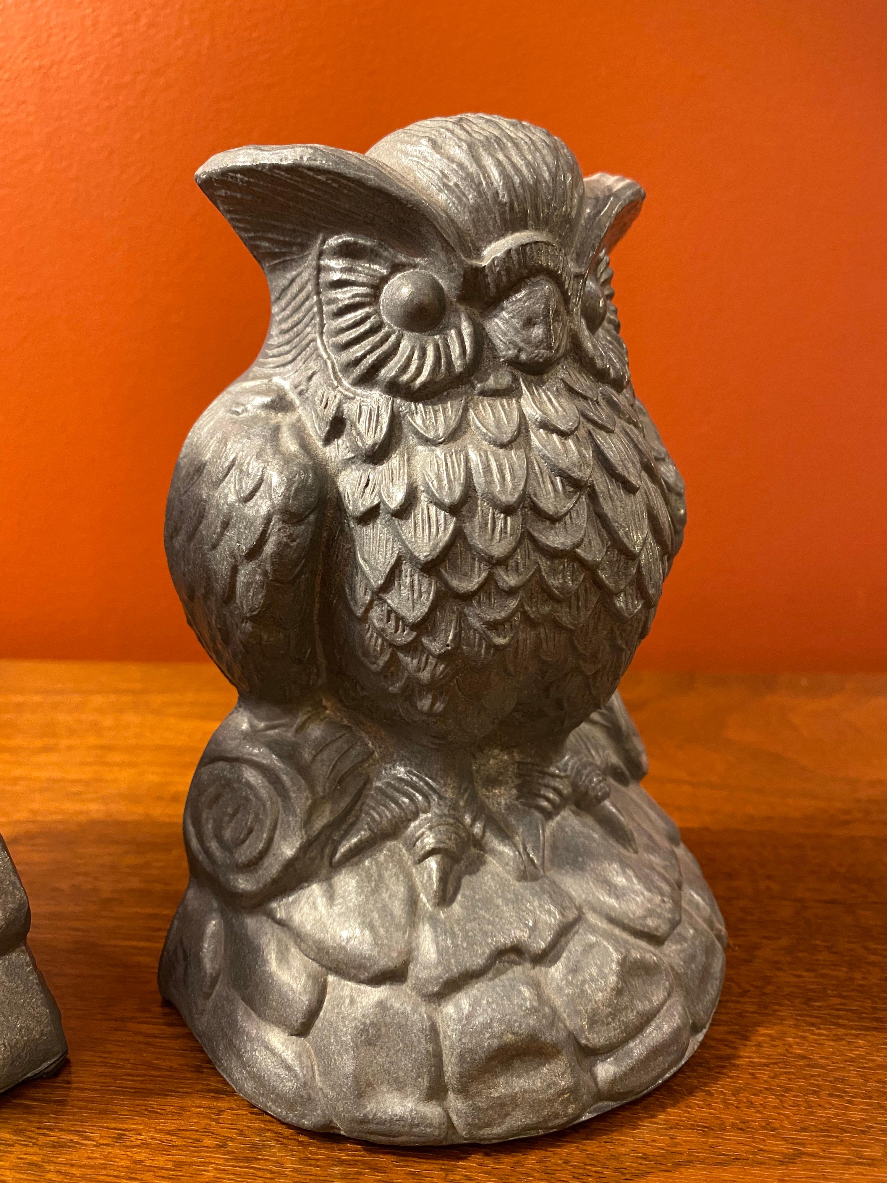 Aluminum Owl Bookends In Good Condition For Sale In Philadelphia, PA