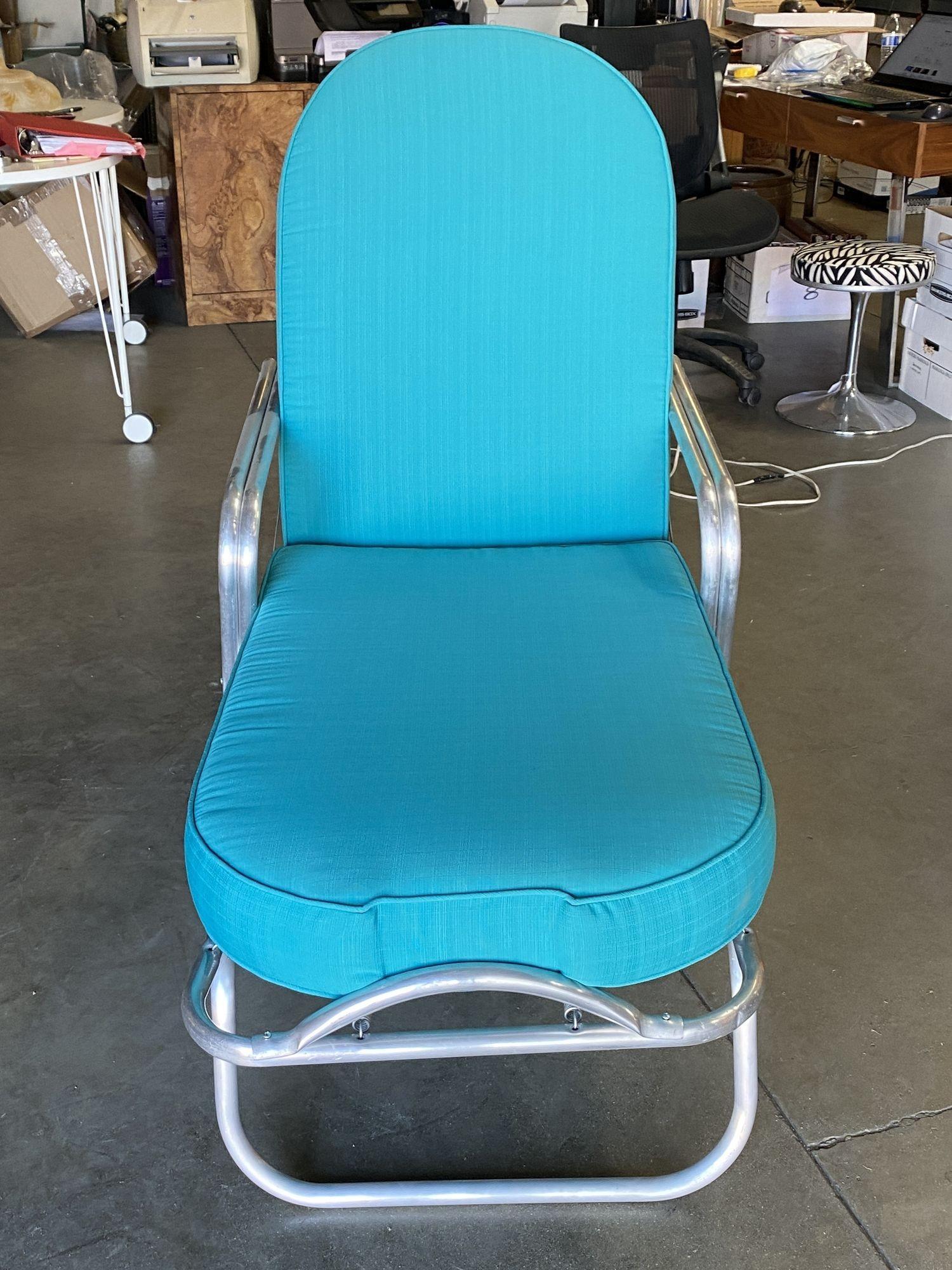 Post-war outdoor patio aluminum reclining Chase lounge Chair With double Poles Armrest. This Mid-century patio/outdoor chase lounge chair consists of an aluminum frame with double arms that slope backward in a streamlined fashion with a slight