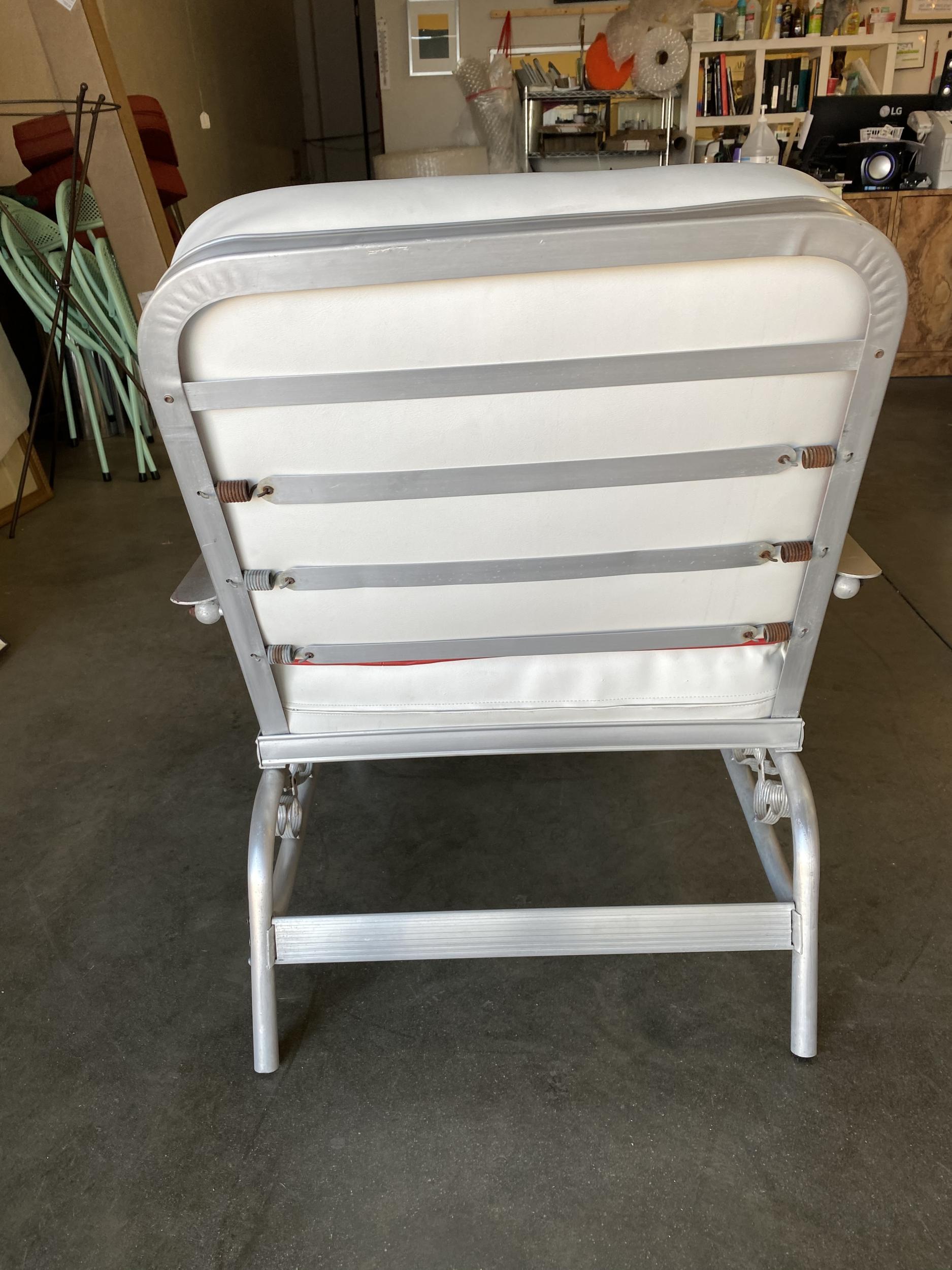 Aluminum Patio/Outdoor Lounge Pair of Chair with Scrolling Side In Excellent Condition In Van Nuys, CA