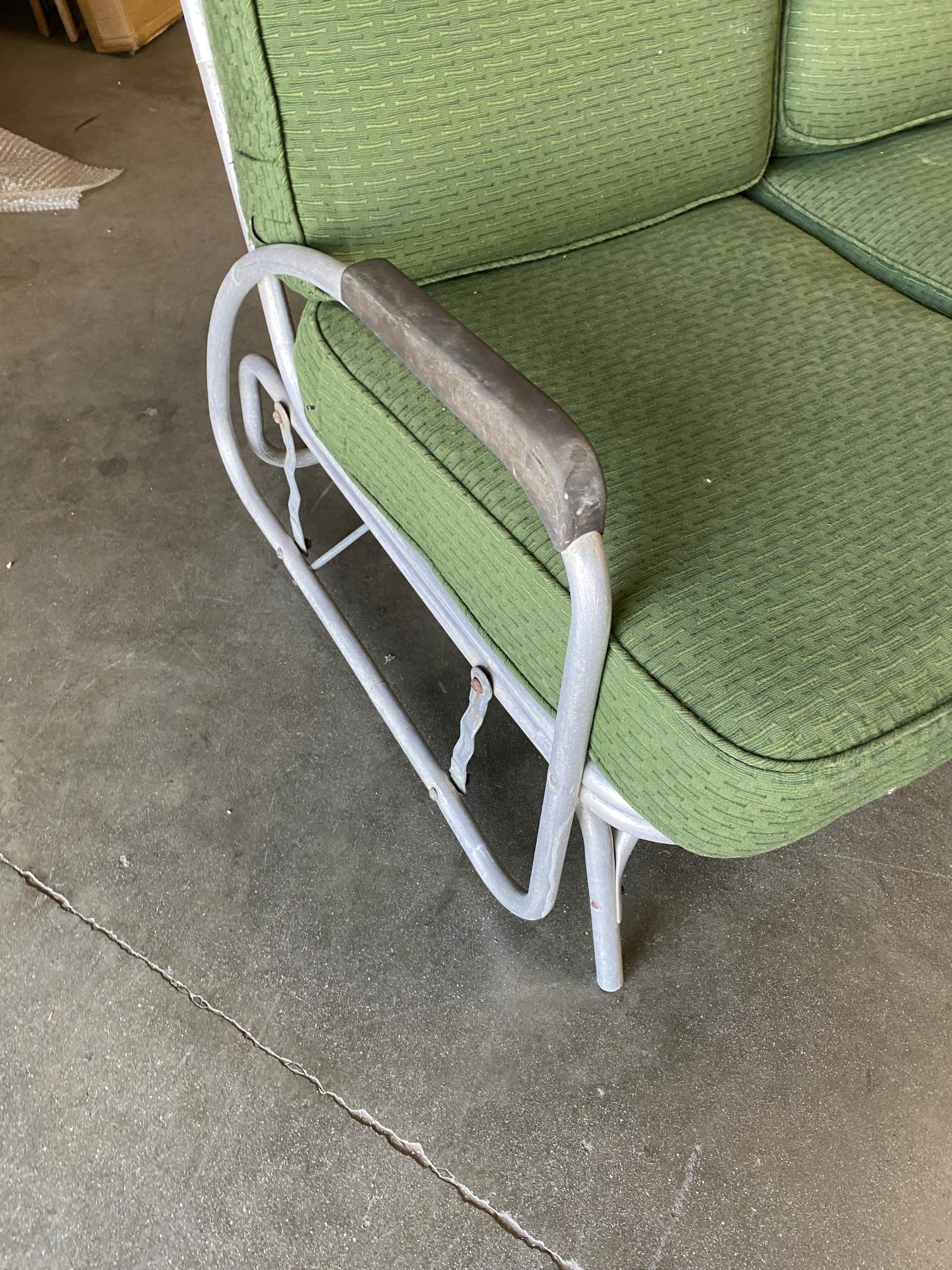 Aluminum Patio/Outdoor Settee & Lounge Chair Slider Rocking Patio Set with Speed In Excellent Condition For Sale In Van Nuys, CA