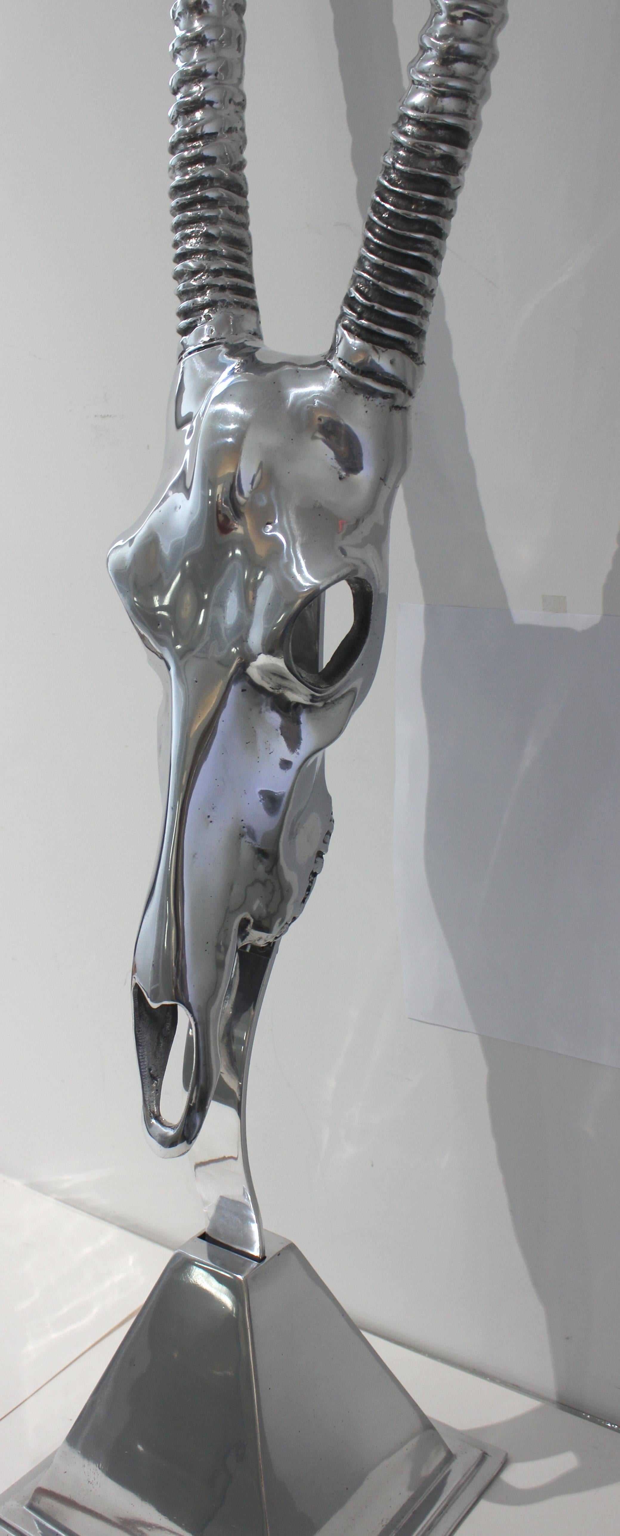 Mid-Century Modern Sculpture en aluminium d'un crâne de gazelle par Arthur Court en vente