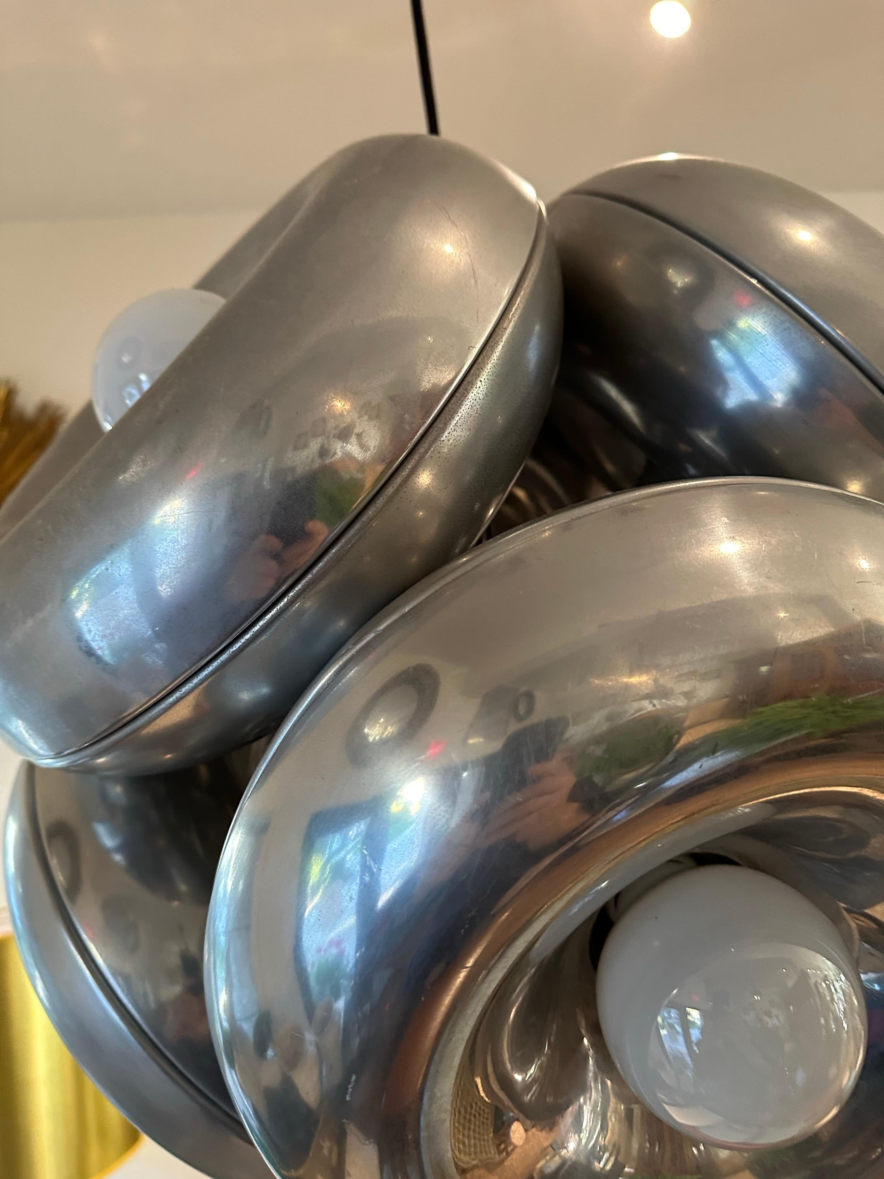 Ciondolo a sei luci in alluminio con design a ciambella nello stile di Ingo Maurer in vendita 4