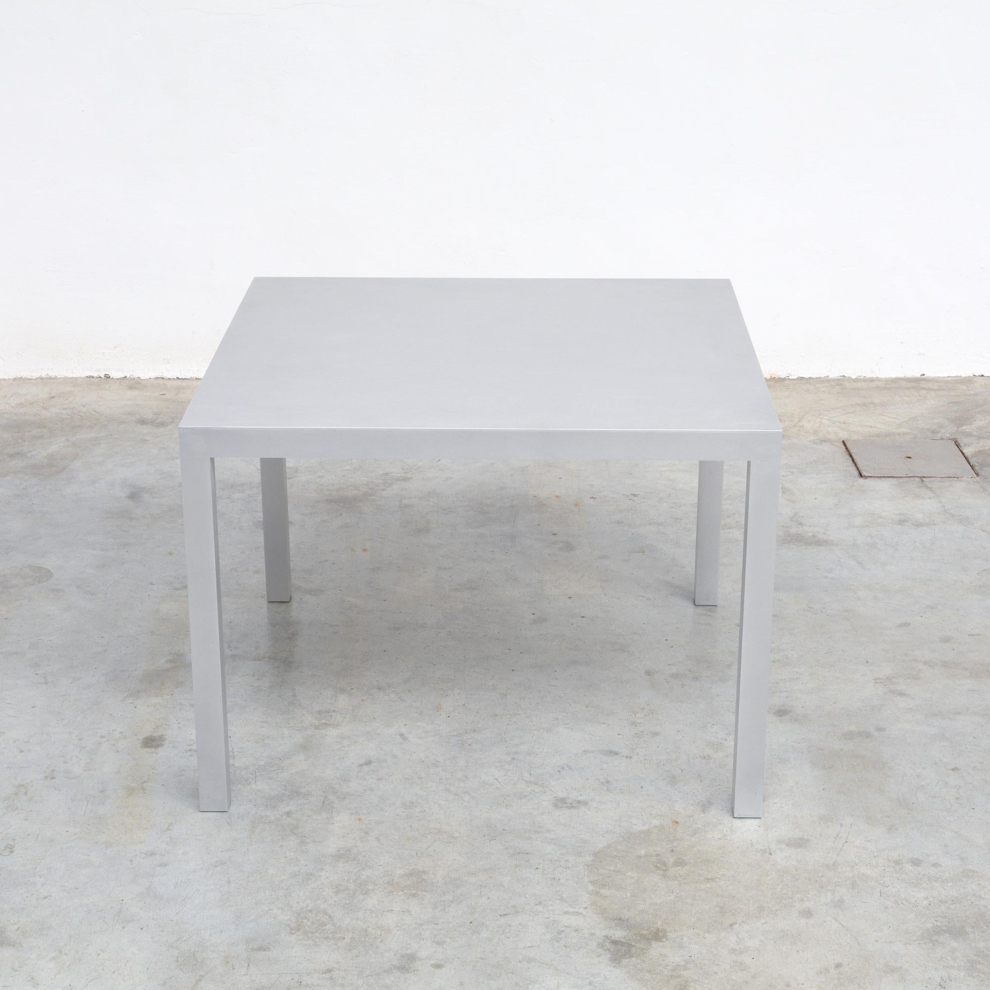 The aluminum square table T88A was designed by Maarten Van Severen in 1988. This is an early production of his own workshop or an early edition of Top-Mouton, it is difficult to recognize the difference.
This aluminum table was used intensively,