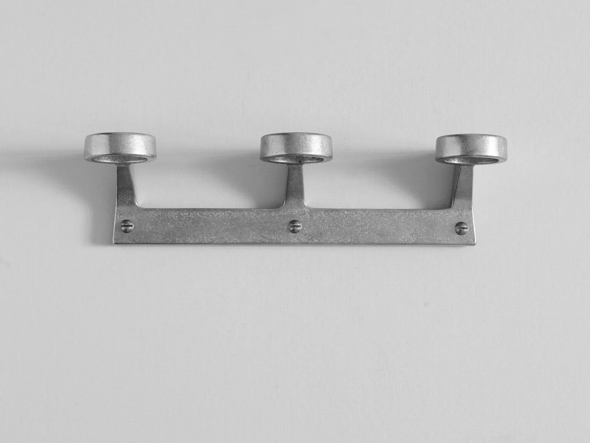 Aluminum Trio Bottle Bracket by Henry Wilson
Dimensions: W 23.5 x D 7.1 x H 5.7 cm
Materials: Aluminum.

Available in Solo, Duo, or Trio versions.

Available in three configurations, the Bottle Bracket is designed to accommodate one, two, or three